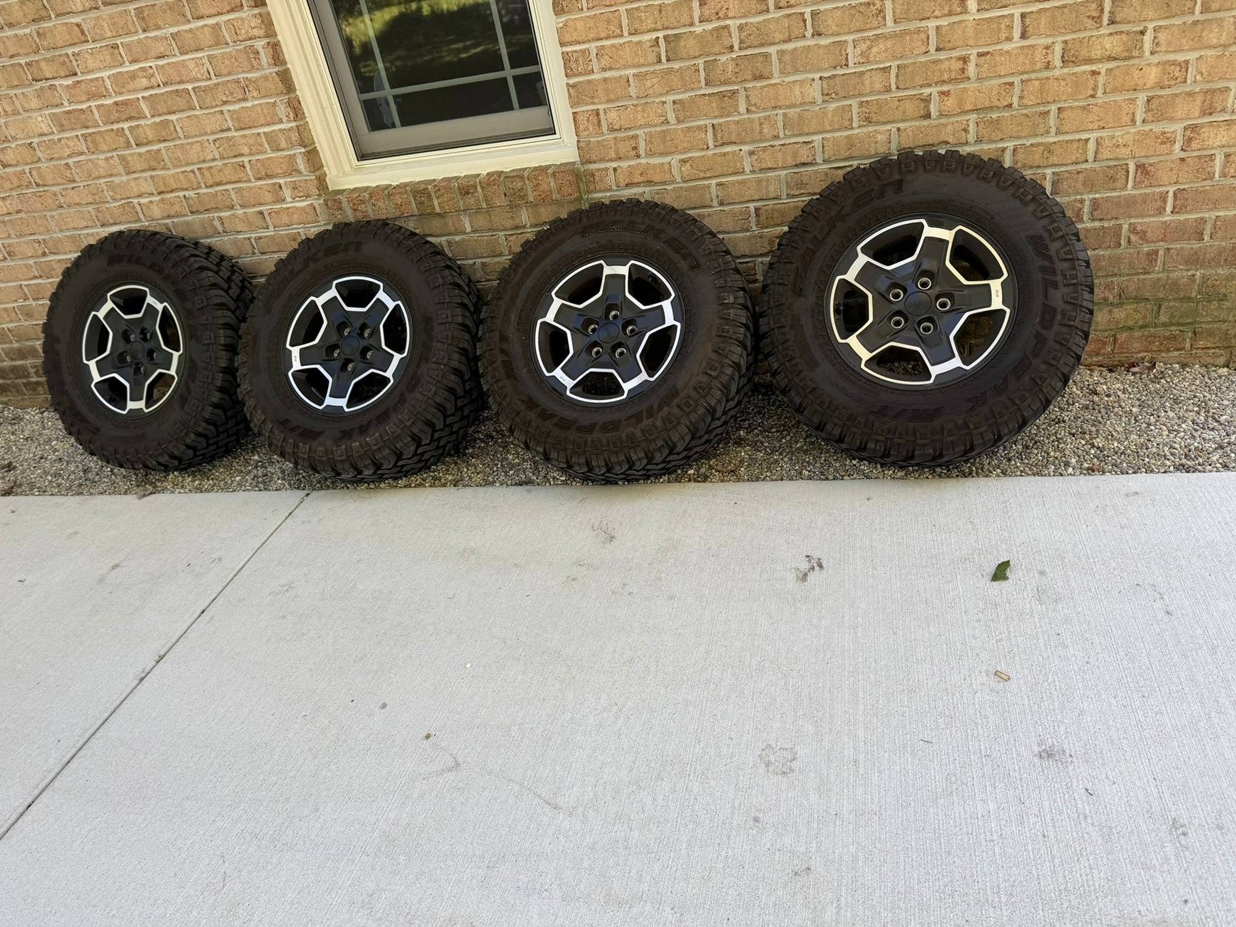 Jeep Gladiator Farout Rubicon take offs with TPMS IMG_3034.JPEG
