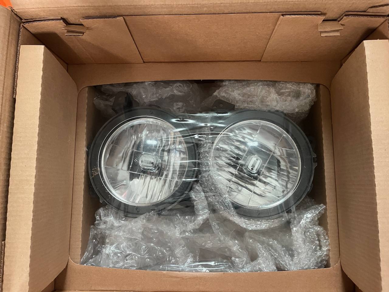 Jeep Gladiator FREE: JT Headlights, halogen IMG_6972