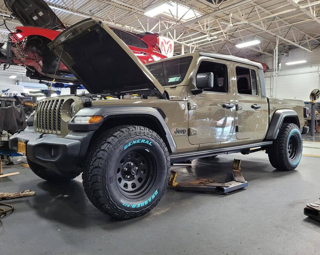 Jeep Gladiator Considering 37s on Stock 2024 Sport S Non-Max Tow 1731223271417-z9
