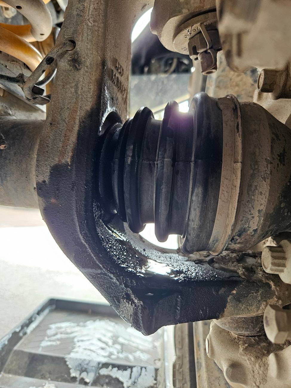 Jeep Gladiator Is there an OUTER axle tube seal kit for 2022 JT? rhs front axle leakin