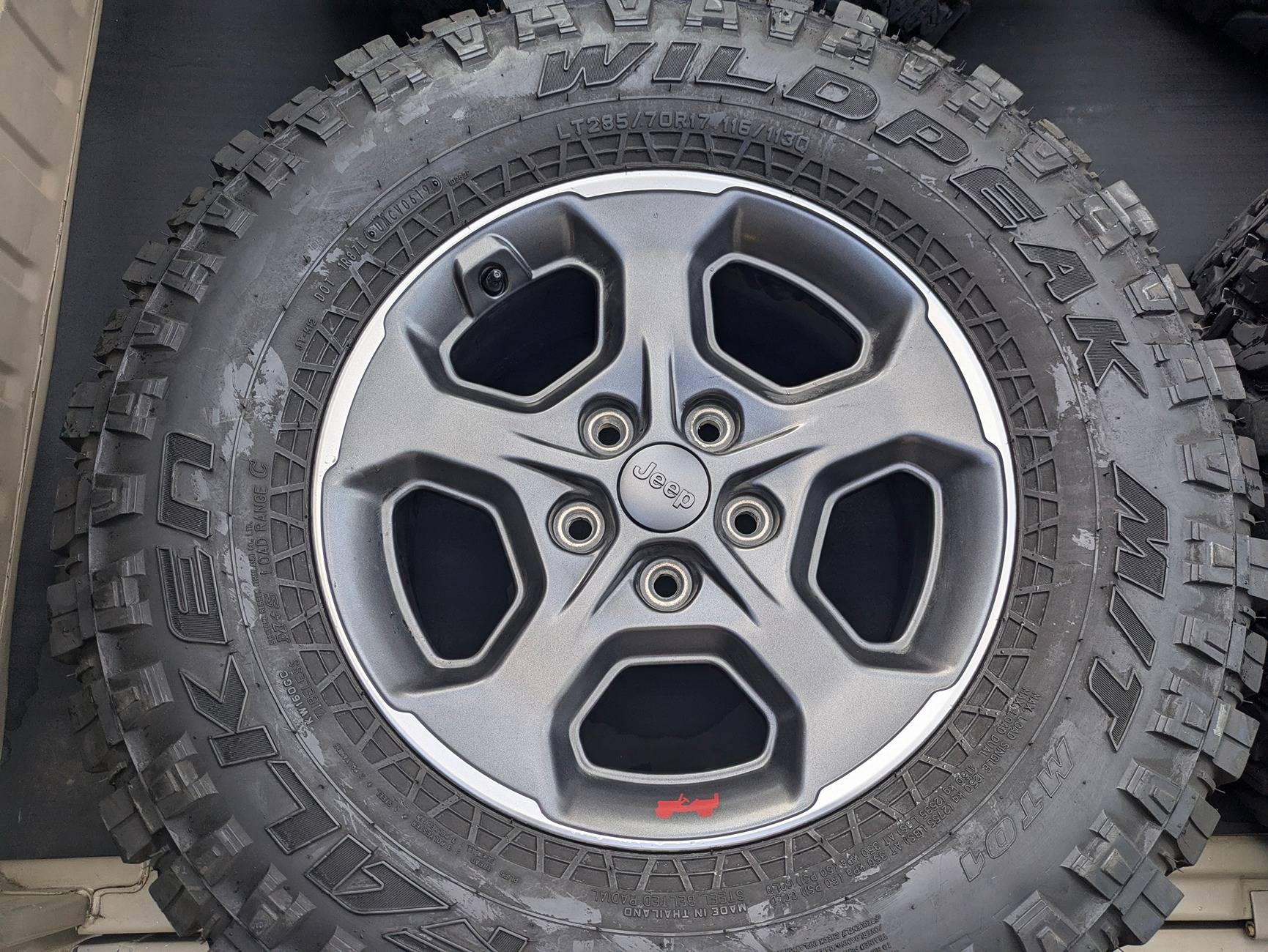 Jeep Gladiator 2020 Gladiator Rubicon Wheels and Tires PXL_20241024_215755195