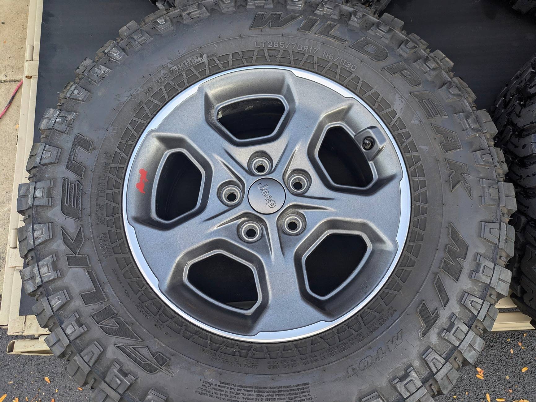 Jeep Gladiator 2020 Gladiator Rubicon Wheels and Tires PXL_20241024_215802465