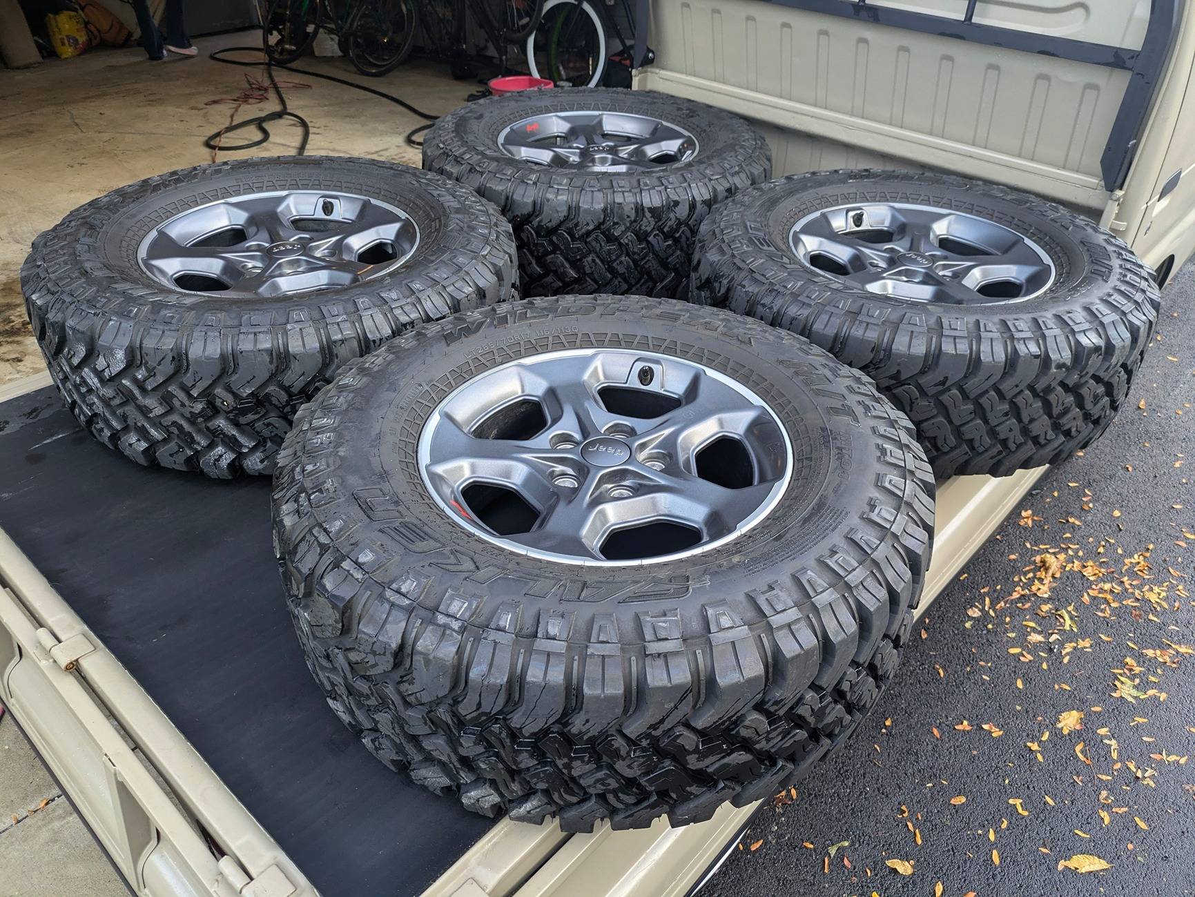 Jeep Gladiator 2020 Gladiator Rubicon Wheels and Tires PXL_20241024_215812365