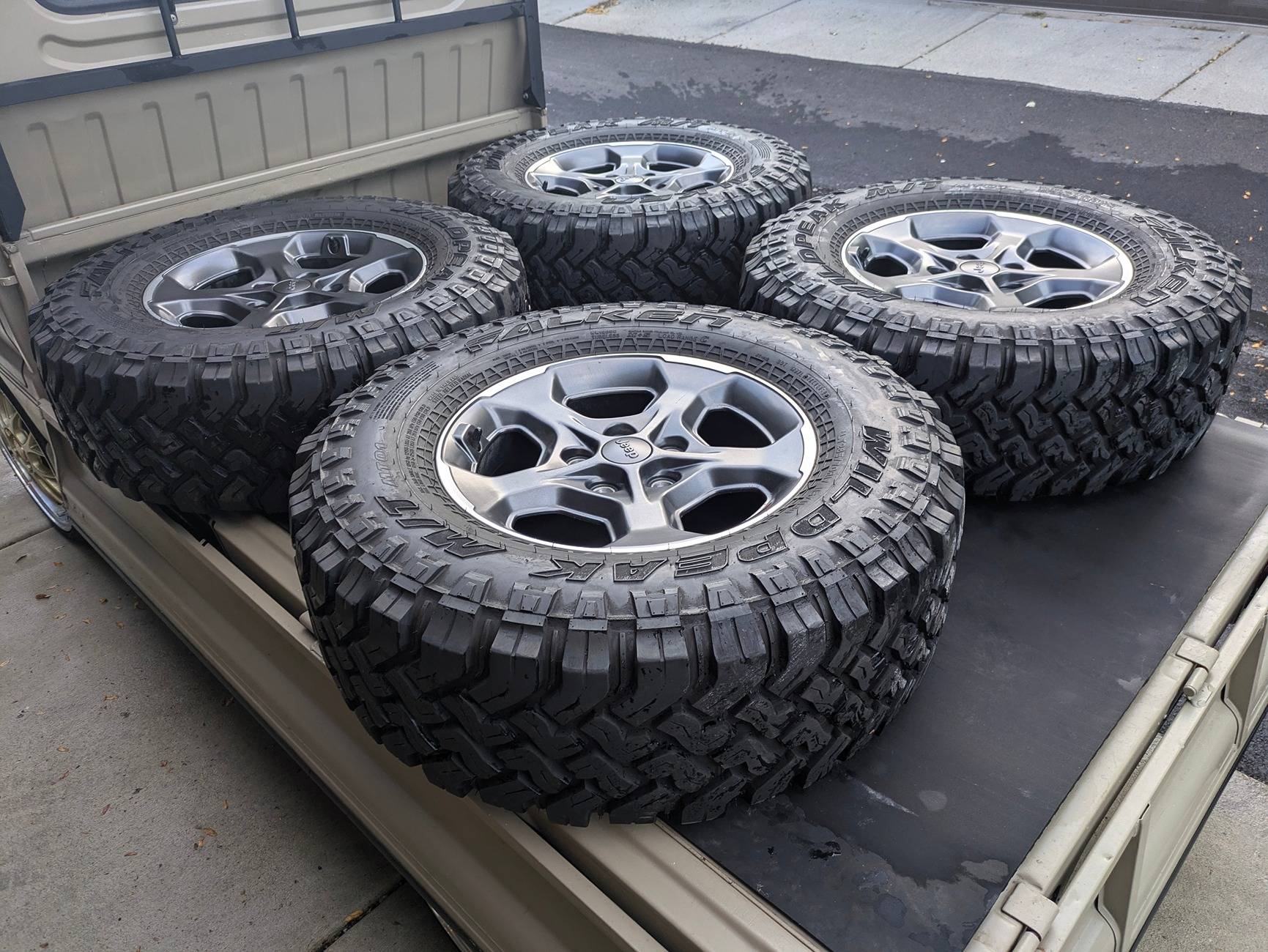 Jeep Gladiator 2020 Gladiator Rubicon Wheels and Tires PXL_20241024_215819089