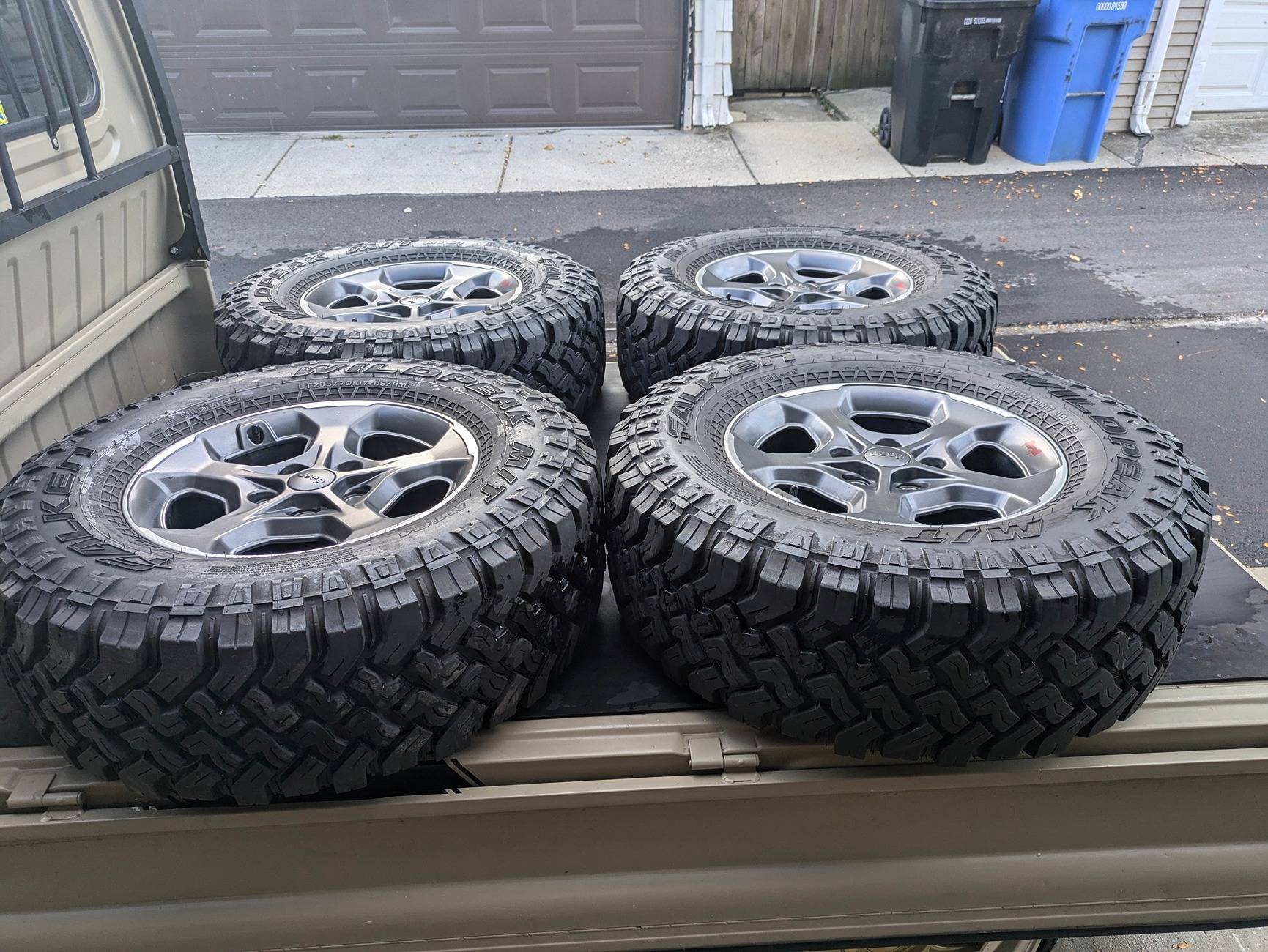 Jeep Gladiator 2020 Gladiator Rubicon Wheels and Tires PXL_20241024_215822116