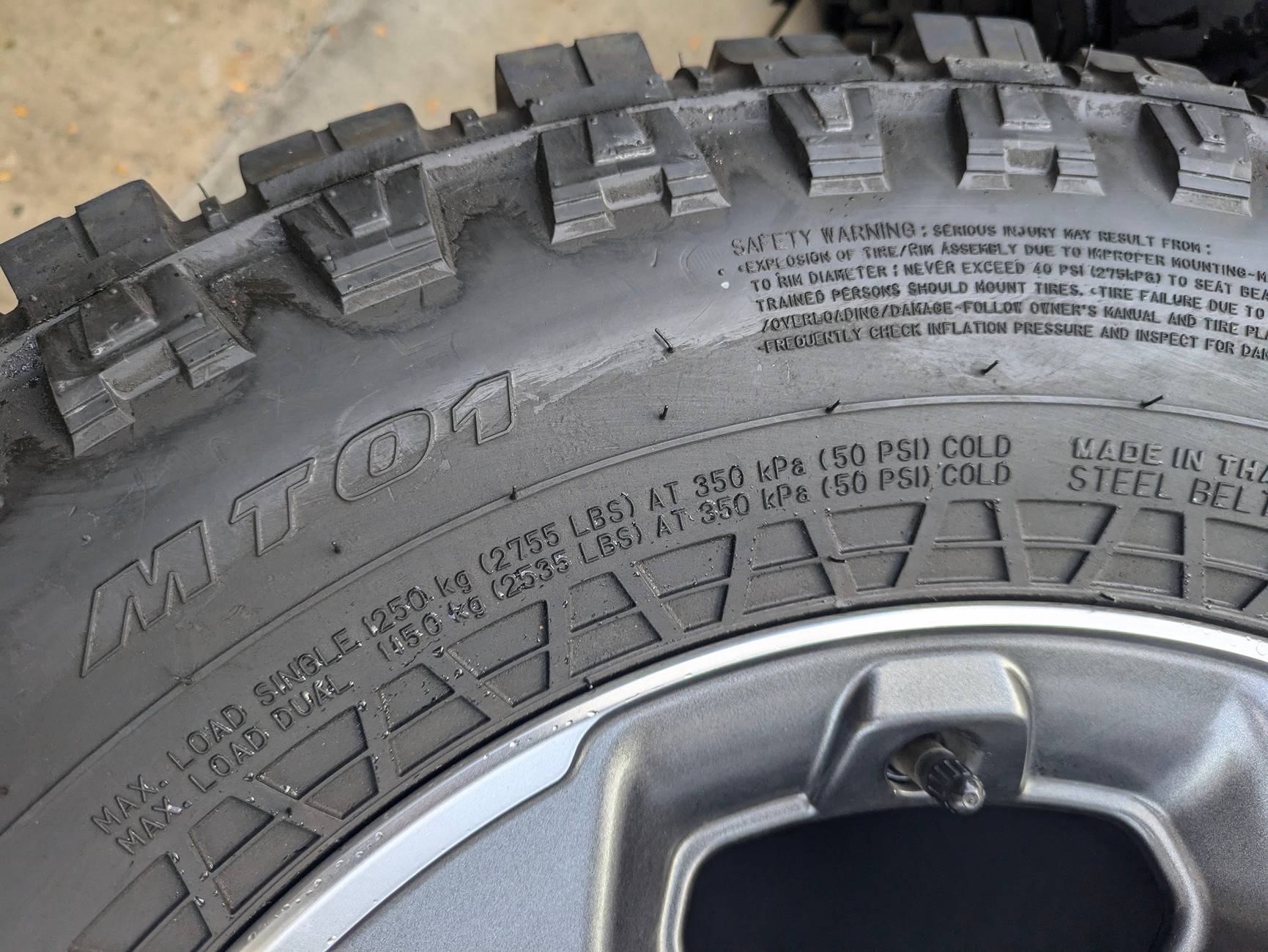Jeep Gladiator 2020 Gladiator Rubicon Wheels and Tires PXL_20241024_215844535.MP