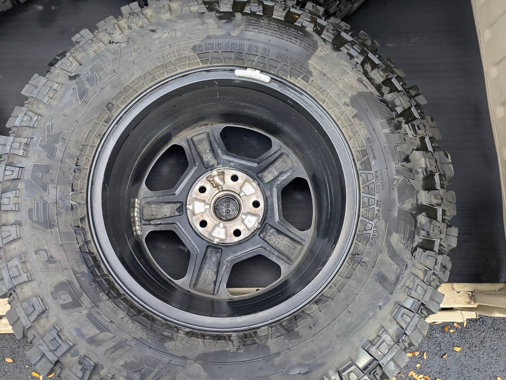 Jeep Gladiator 2020 Gladiator Rubicon Wheels and Tires PXL_20241024_220017119