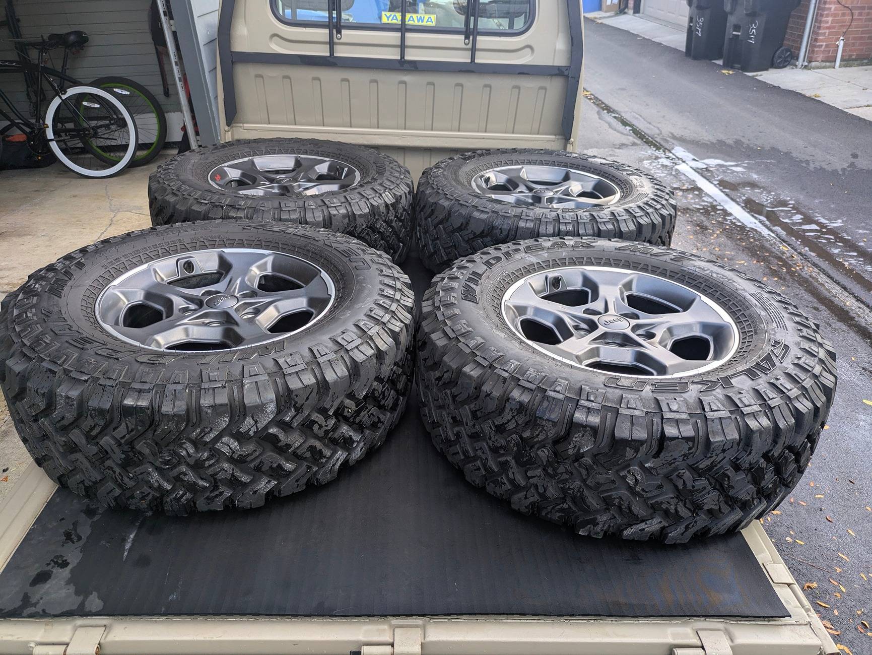 Jeep Gladiator 2020 Gladiator Rubicon Wheels and Tires PXL_20241024_215815790