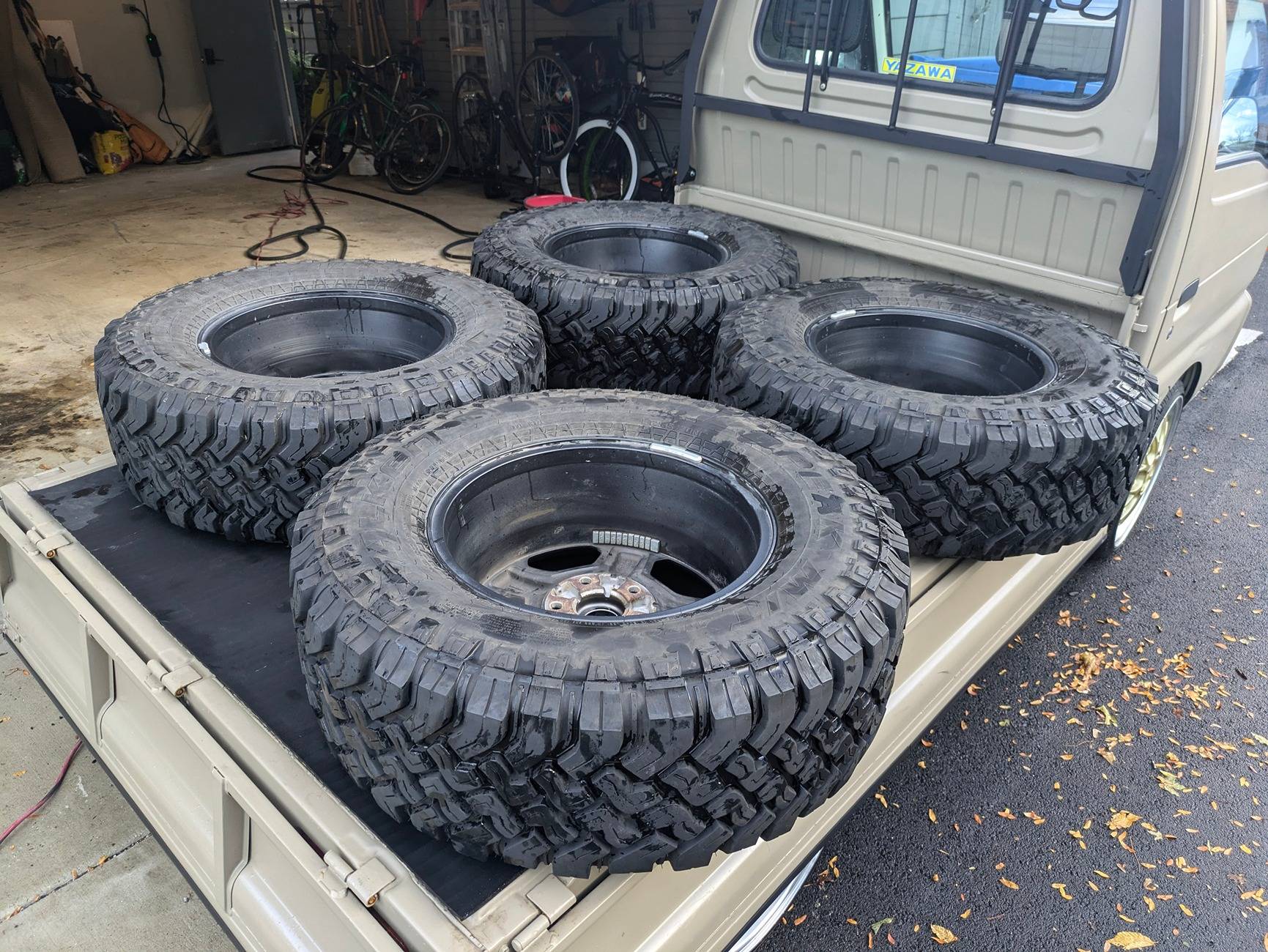 Jeep Gladiator 2020 Gladiator Rubicon Wheels and Tires PXL_20241024_215954107
