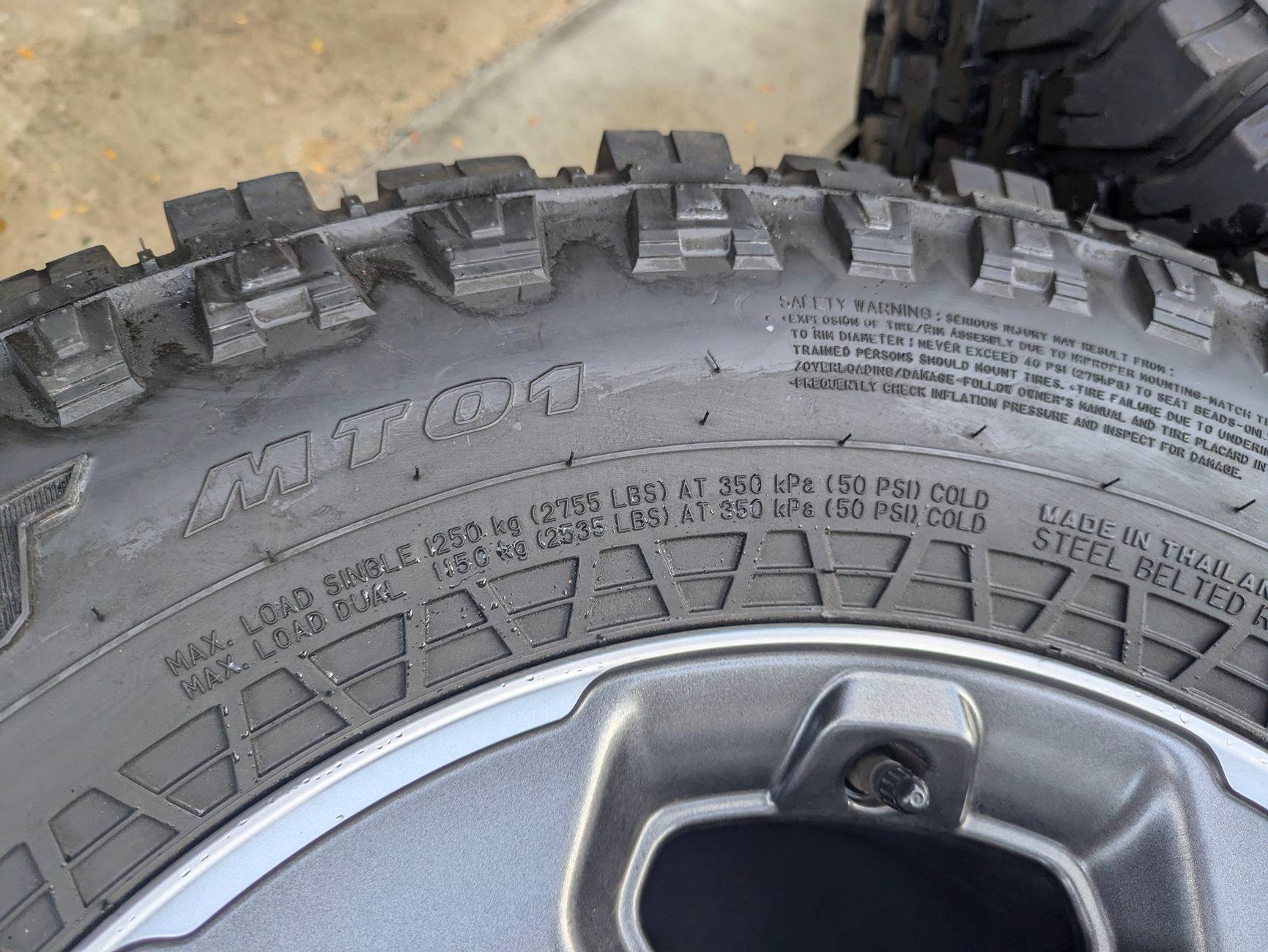 Jeep Gladiator 2020 Gladiator Rubicon Wheels and Tires PXL_20241024_215850102