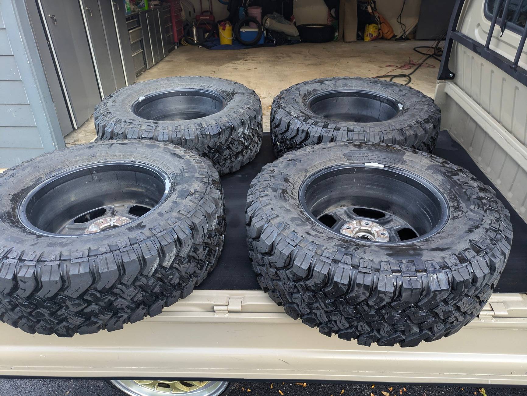Jeep Gladiator 2020 Gladiator Rubicon Wheels and Tires PXL_20241024_215951029.MP