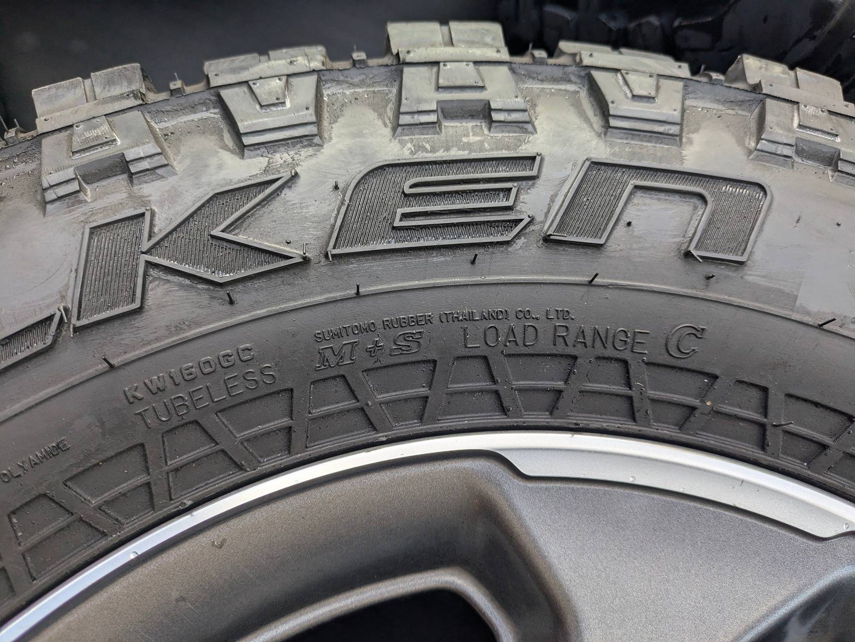 Jeep Gladiator 2020 Gladiator Rubicon Wheels and Tires PXL_20241024_215838363.MP