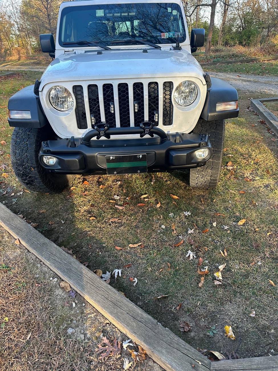 Jeep Gladiator Stock Rubicon bumper on a Sport S? IMG_4656