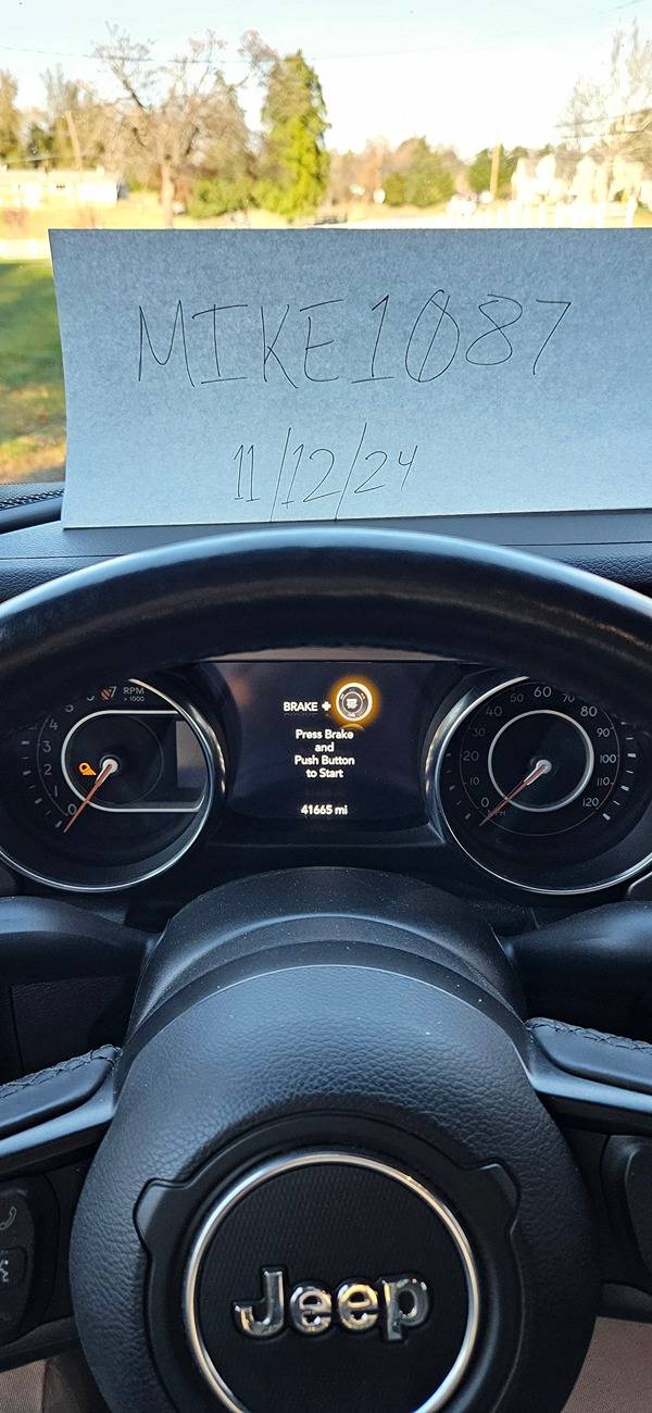 Jeep Gladiator 2020 Jeep Gladiator + Original Owner 20241112_142851