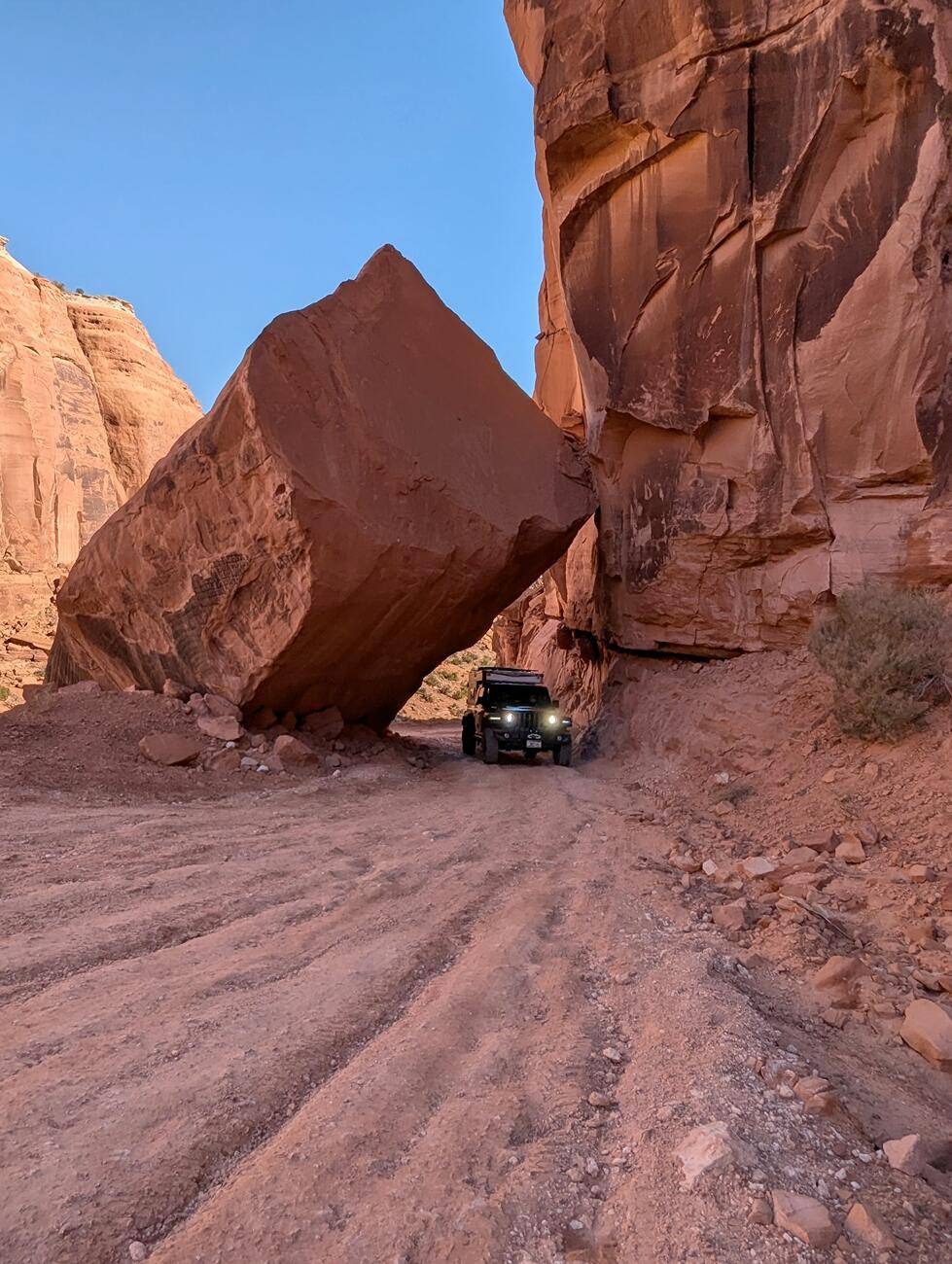 Jeep Gladiator OVRLND Camper roll call 1731469092922-6r
