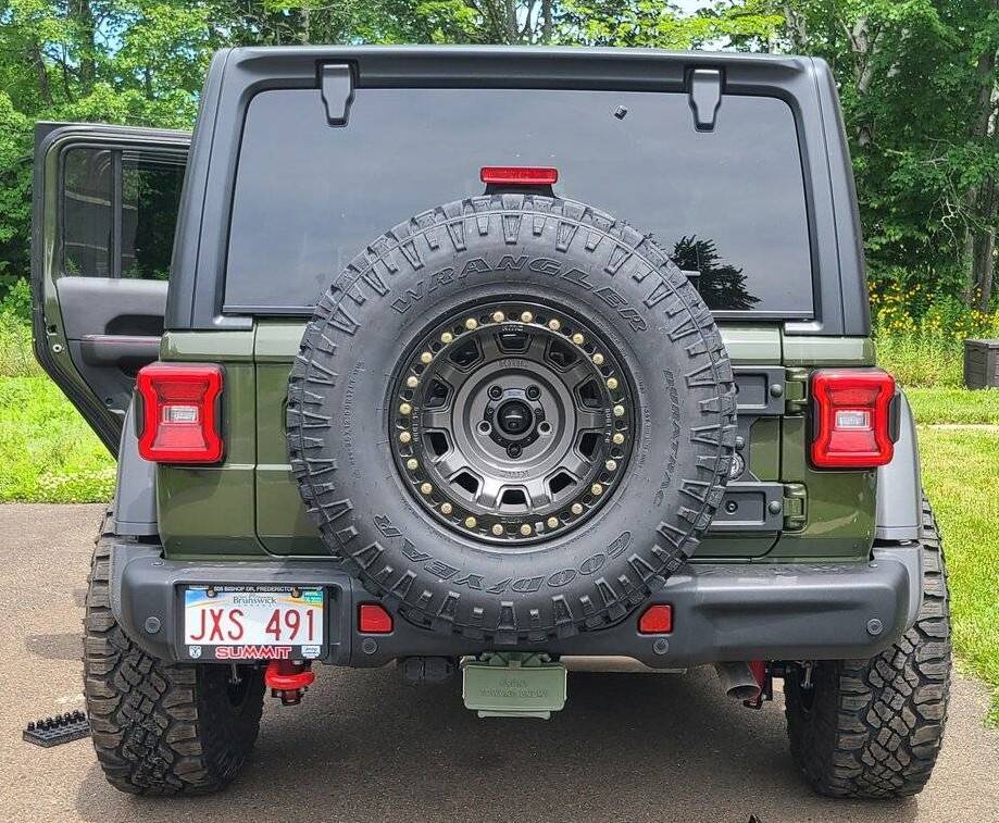 Jeep Gladiator Wheels for Sarge Gladiator KMC Tank Grey-3 on green jl pic2