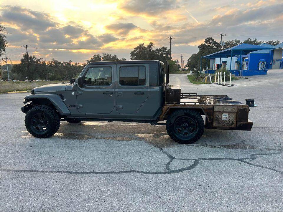 Jeep Gladiator Flat bed coversion 1731588150801-b