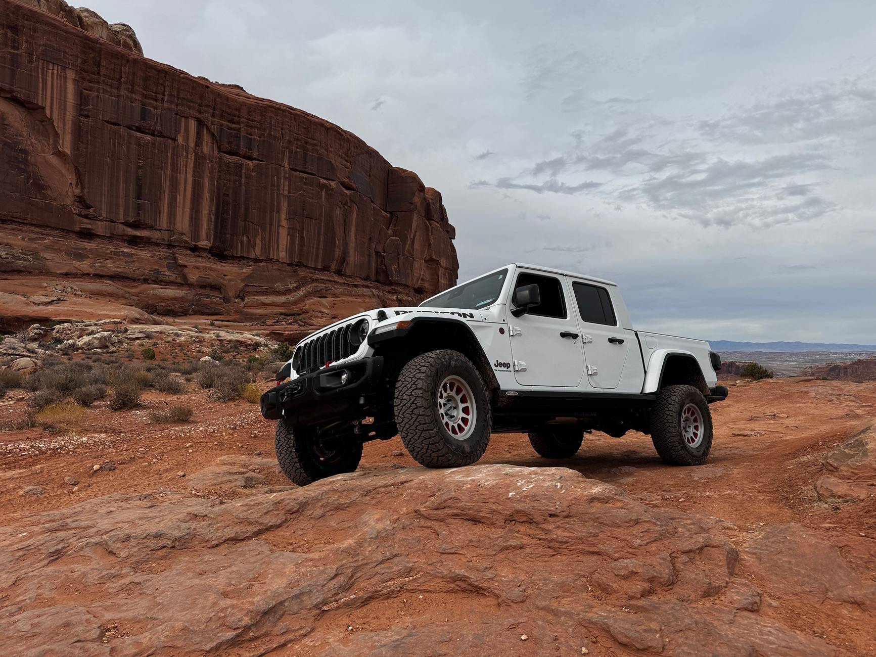 Jeep Gladiator Method 703 wheels: Any pics of your stance or tire poke with these? moabjt