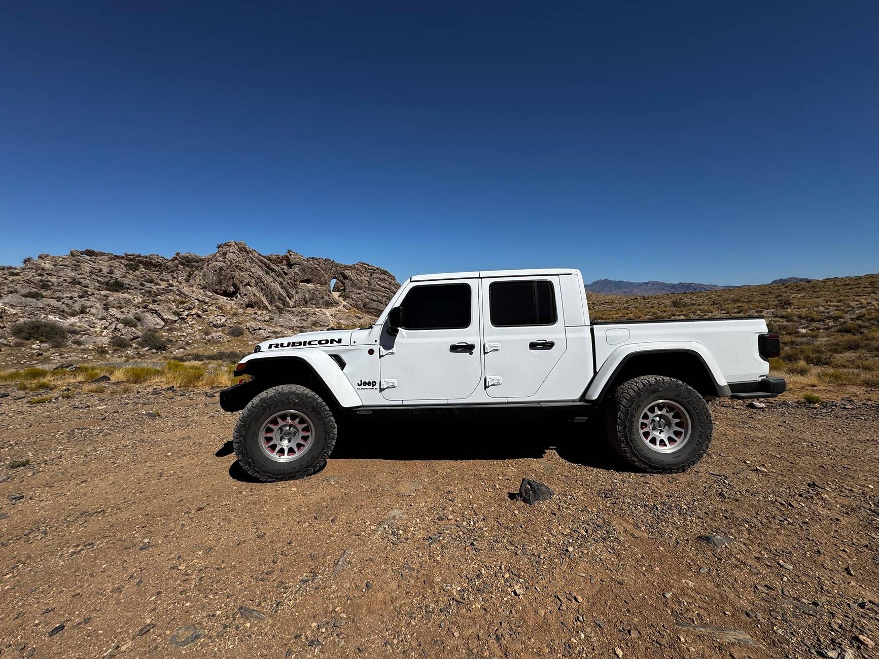 Jeep Gladiator Method 703 wheels: Any pics of your stance or tire poke with these? Mesquite