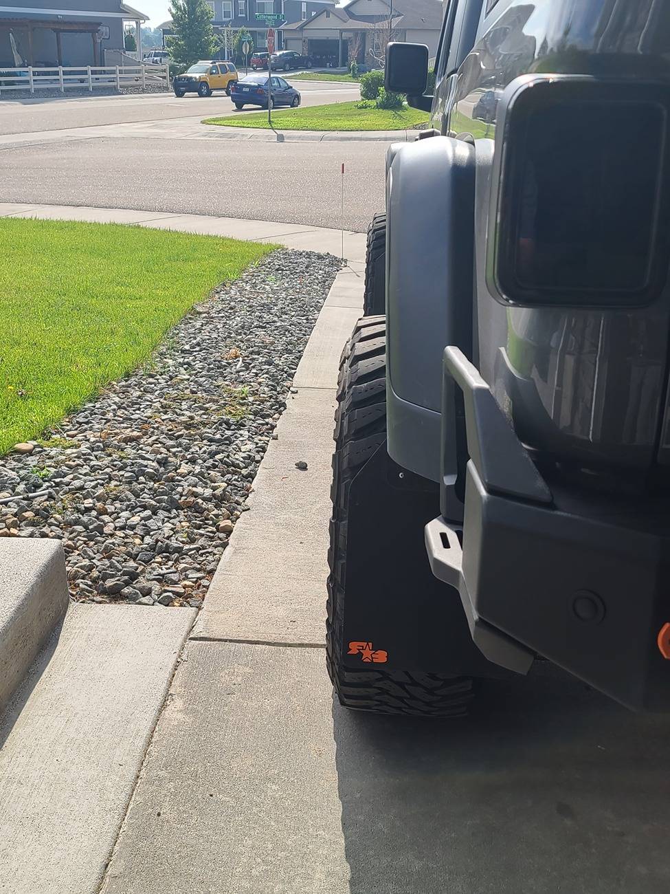 Jeep Gladiator Method 703 wheels: Any pics of your stance or tire poke with these? 20240626_084131