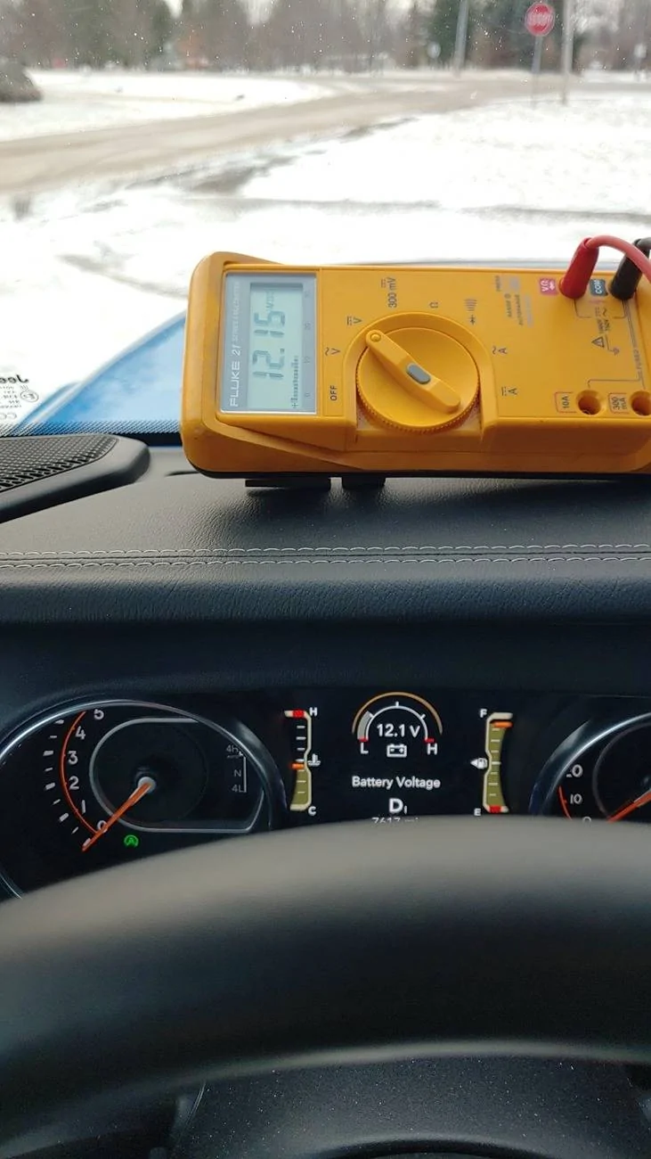 Jeep Gladiator Are the batteries really isolated during ESS stops? 20221216_090352