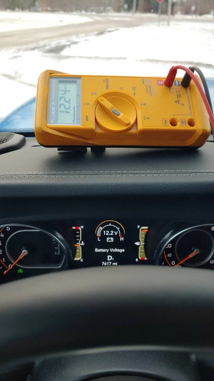 Jeep Gladiator Are the batteries really isolated during ESS stops? 20221216_090341