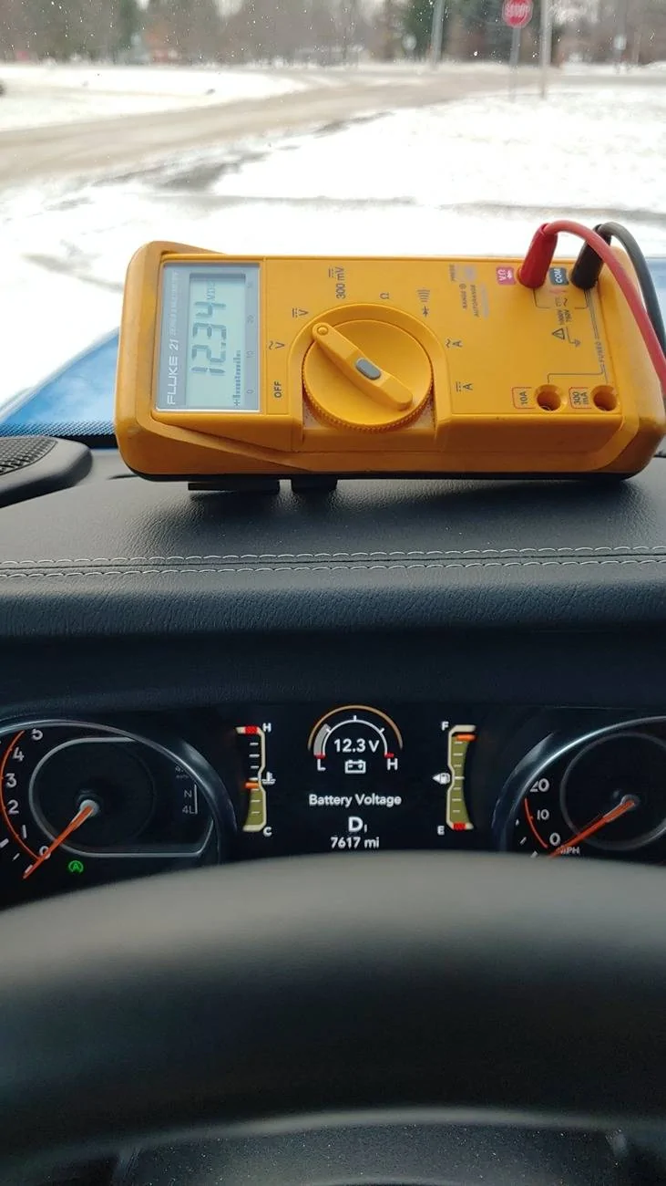 Jeep Gladiator Are the batteries really isolated during ESS stops? 20221216_090333