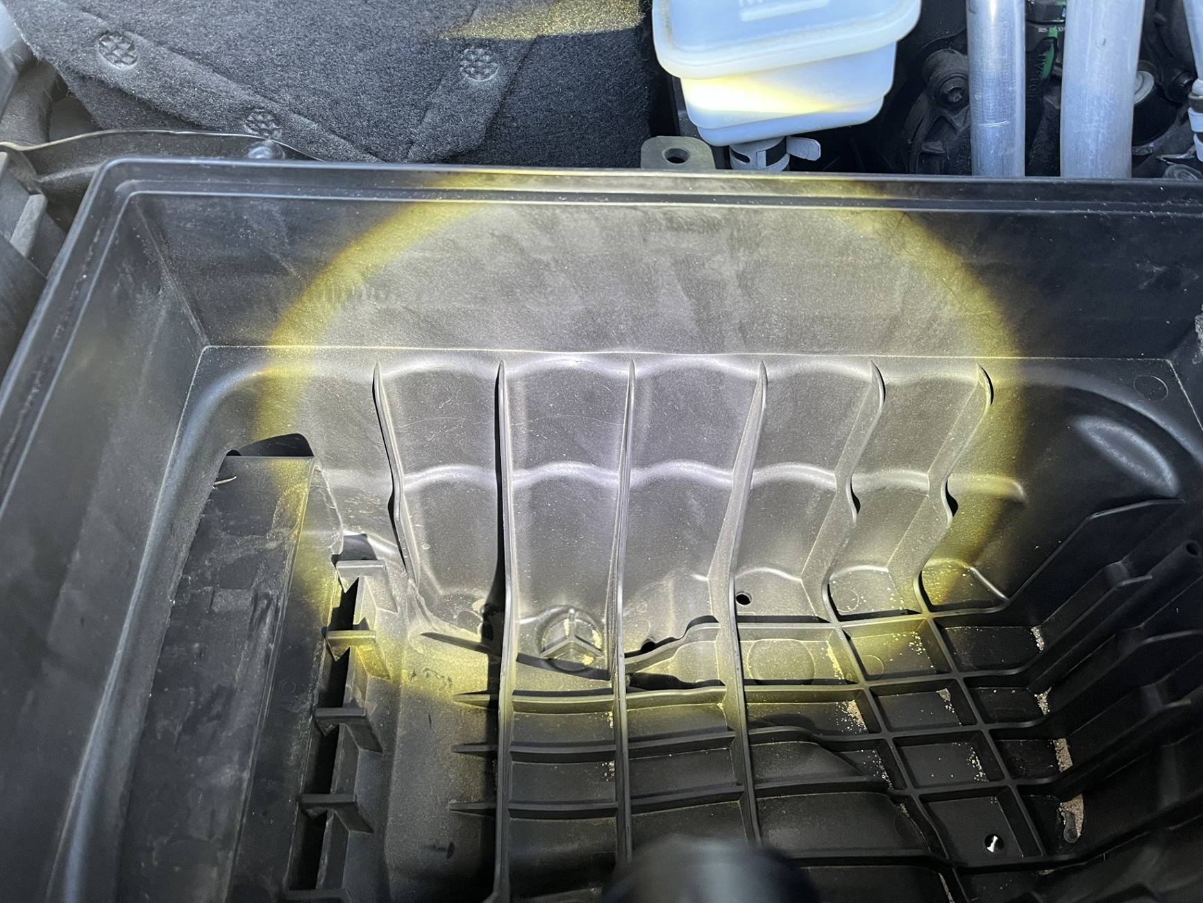 Jeep Gladiator Fluid & Filter Preferences Explained - Jeep Gladiator 3.6L V6 02 - Engine Air Filter Housing - Internal - Flashlight - Angular View