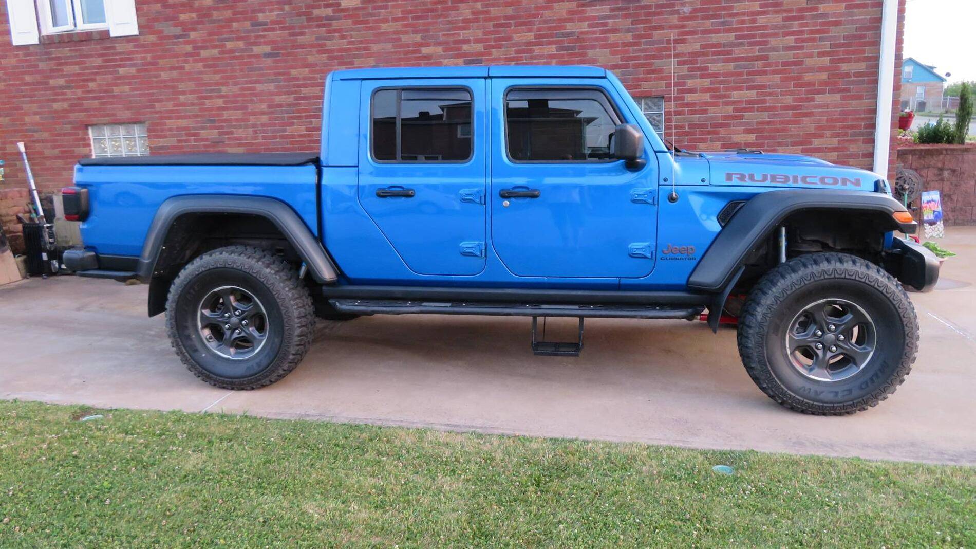 Jeep Gladiator Decisions - RSE Step Sliders or White Knuckle Off-Road Sliders 1731720863310-86