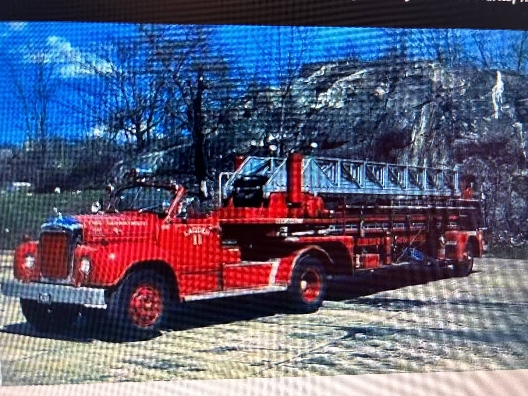 Jeep Gladiator Full belly skid or 1957 red convertible? IMG_2252