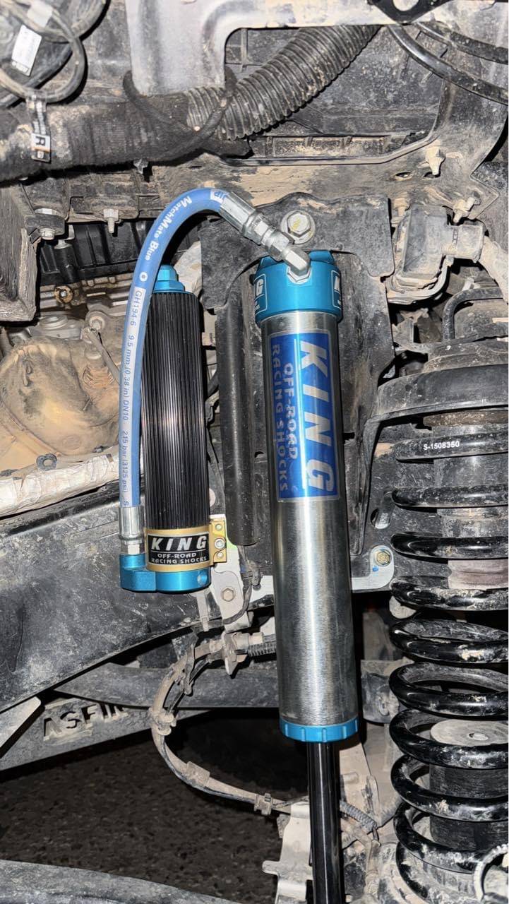 Jeep Gladiator Front King 2.5 shocks bent piggyback hose IMG_1862