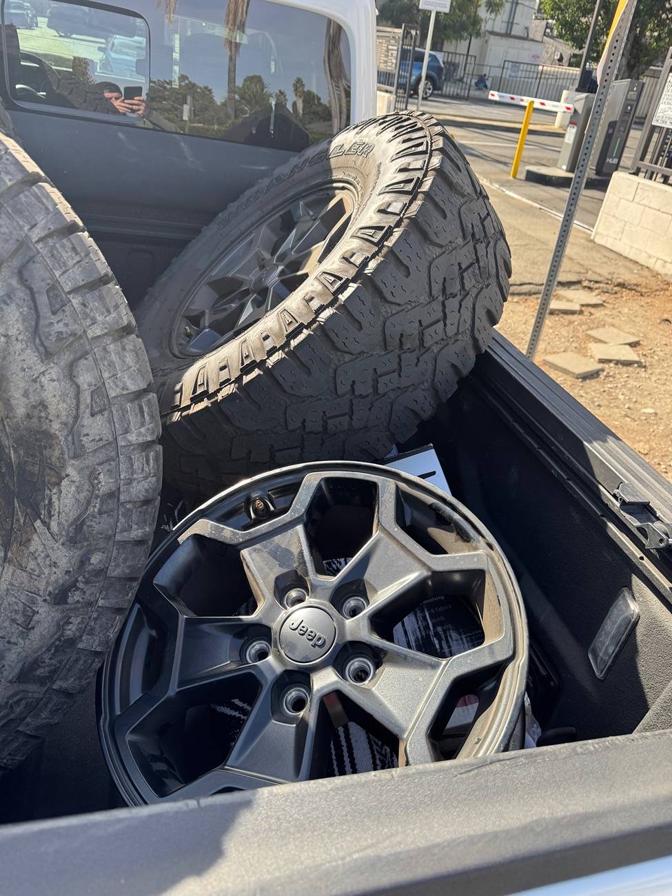 Jeep Gladiator Launch Edition black wheels IMG_9355