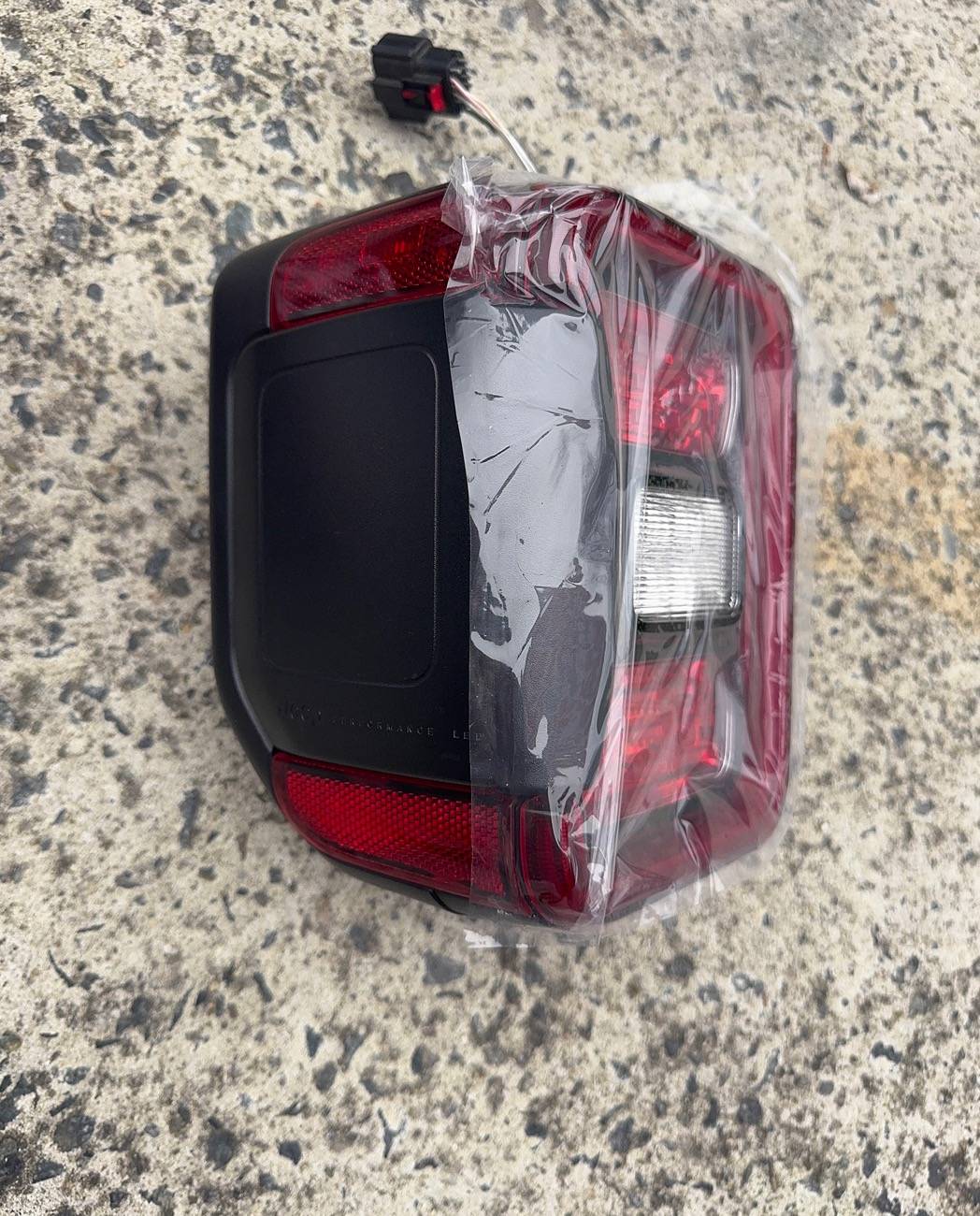 Jeep Gladiator Gladiator OEM LED Tail Lights IMG_7371