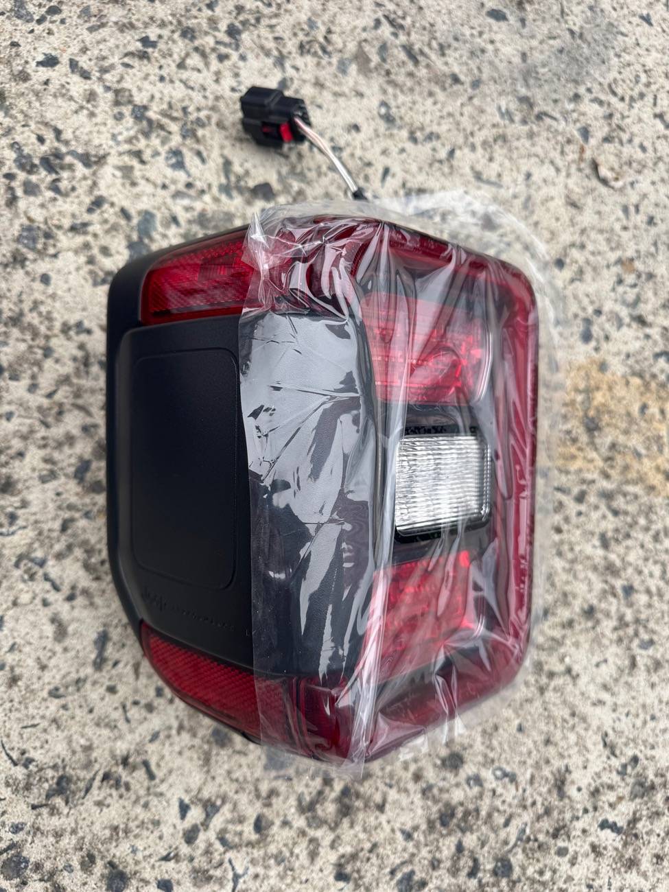 Jeep Gladiator Gladiator OEM LED Tail Lights IMG_7372