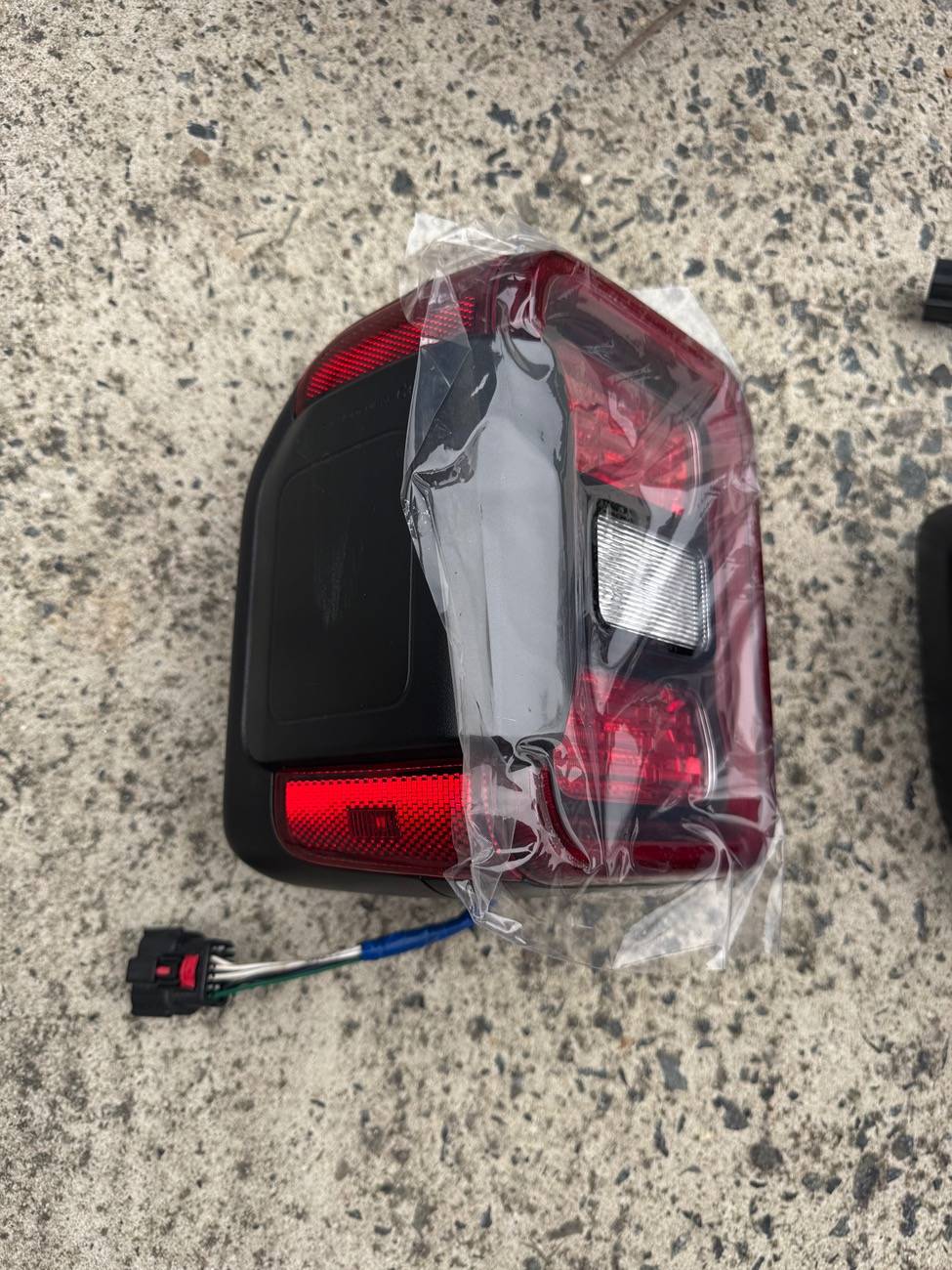 Jeep Gladiator Gladiator OEM LED Tail Lights IMG_7373