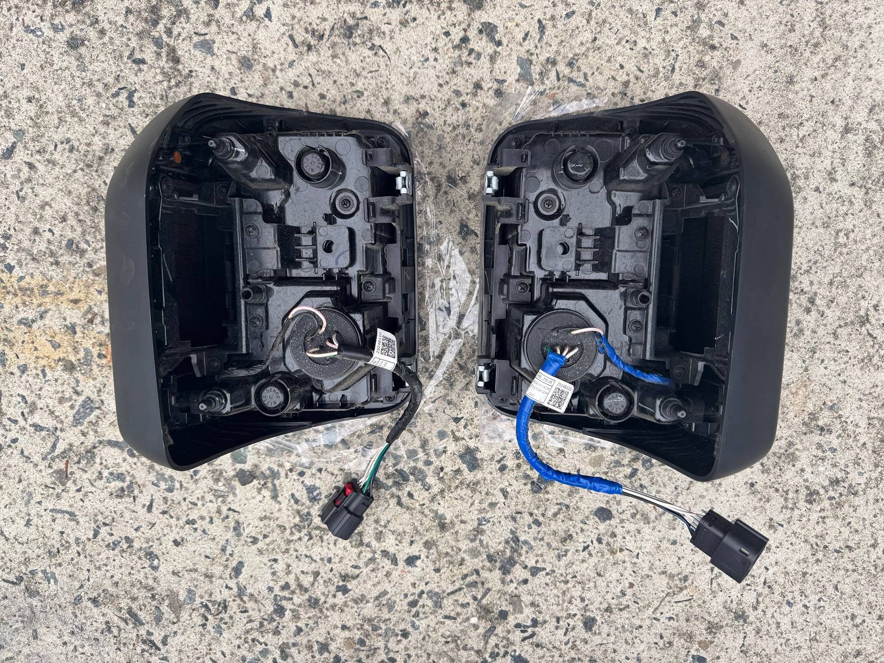 Jeep Gladiator Gladiator OEM LED Tail Lights IMG_7374