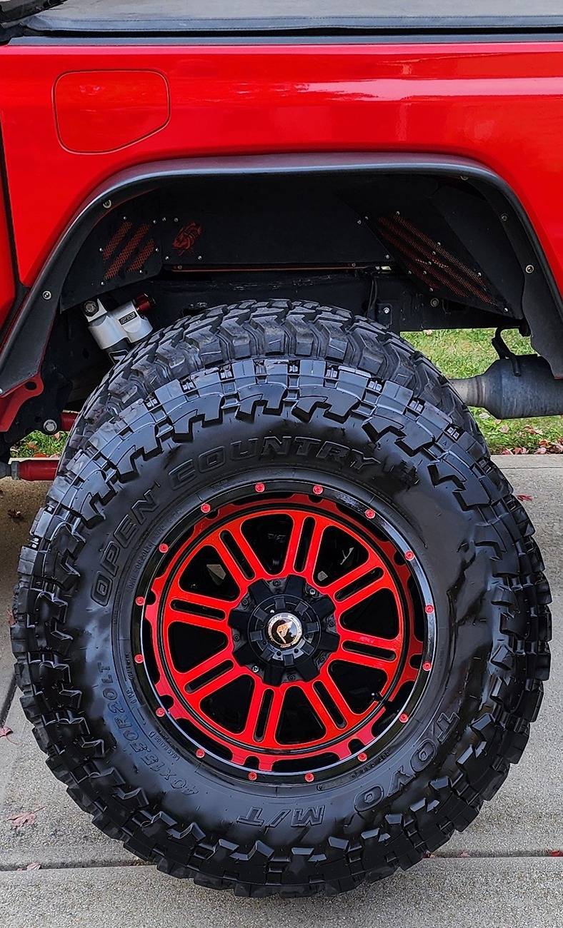 Jeep Gladiator 20x12 -44 American Off-road wheels w/TPMS's $650obo - tires not included Wheels1