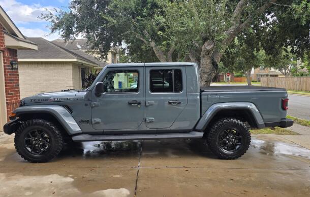 Jeep Gladiator Any 2020 Gladiator Owners Still Here? 1732201206639-zx