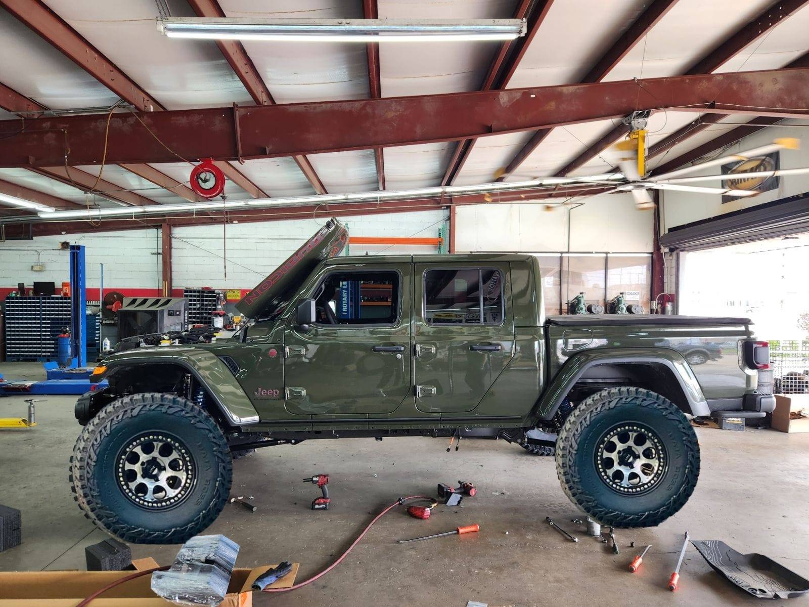 Jeep Gladiator New wheels came in...factory finish or paint? LlDzAQ7kNvgGpuVRh&_nc_zt=23&_nc_ht=scontent-ord5-2