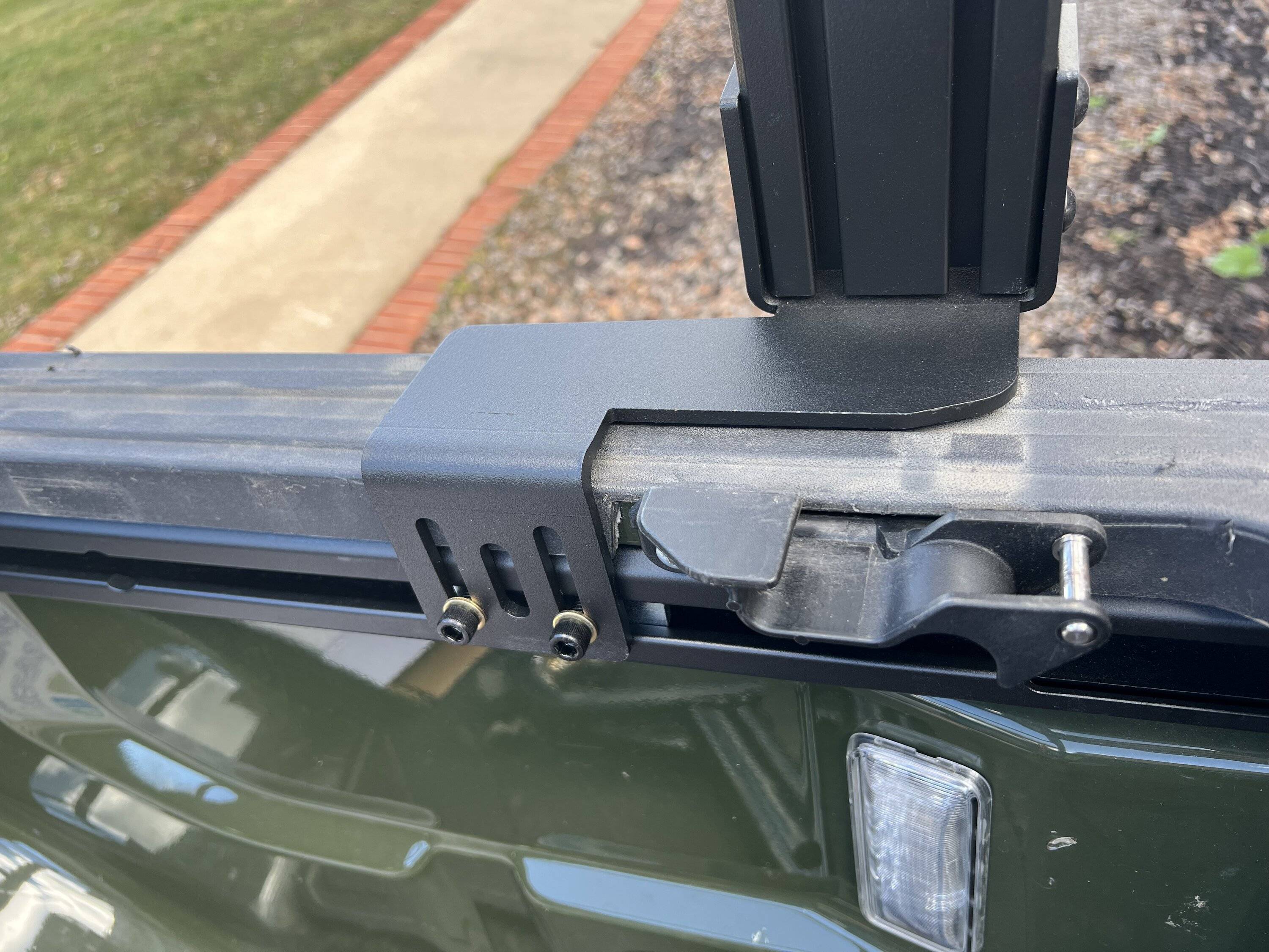 Jeep Gladiator Xtrusion Overland XTR-1 with Mopar cover issues IMG_2731