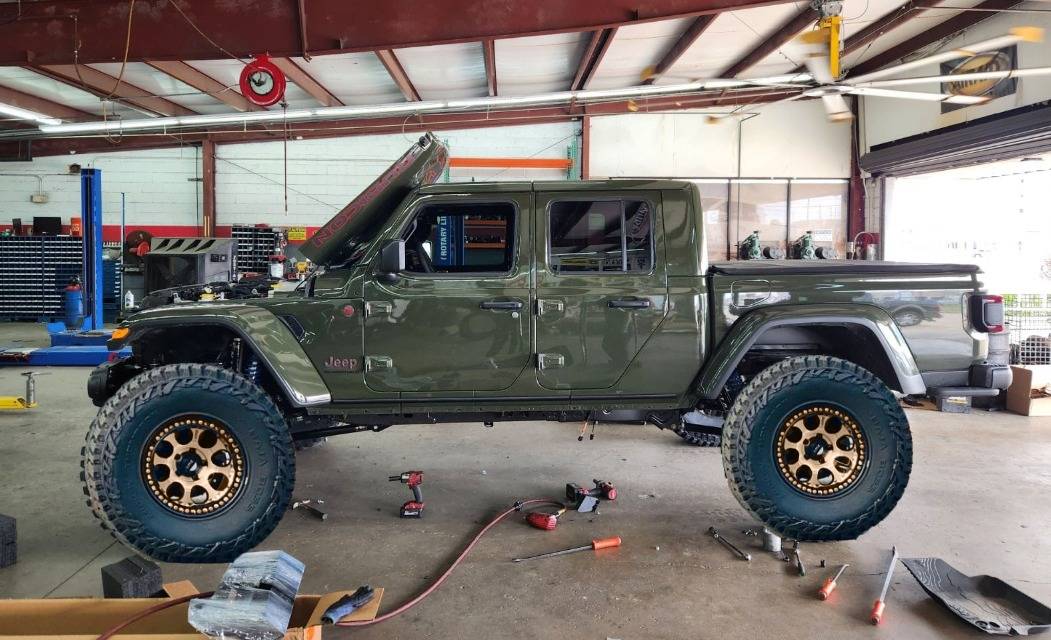 Jeep Gladiator New wheels came in...factory finish or paint? KMC Riot Black Ring Machined Face Pic3-bronze