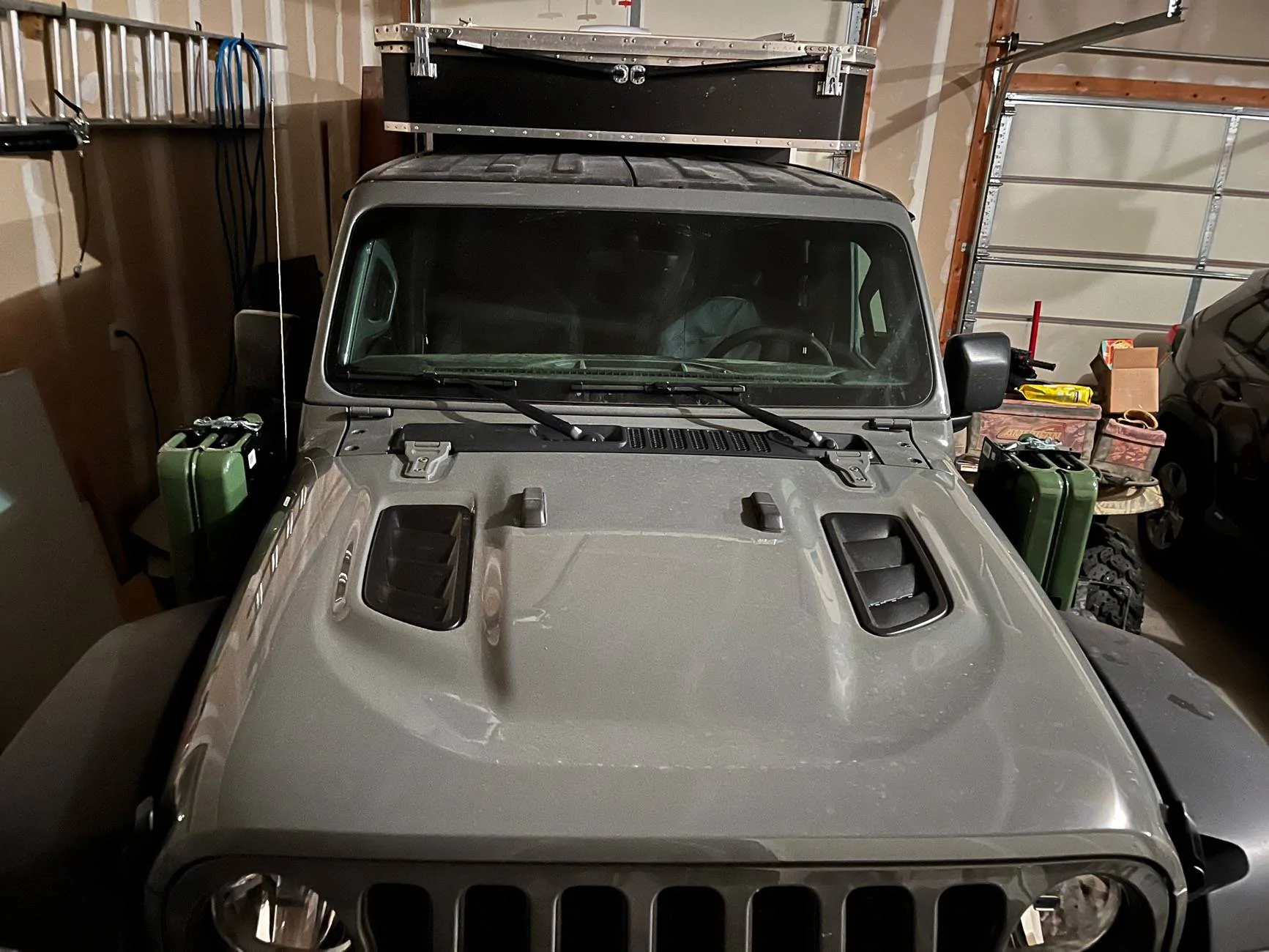 Jeep Gladiator Carrying gas cans IMG_7317