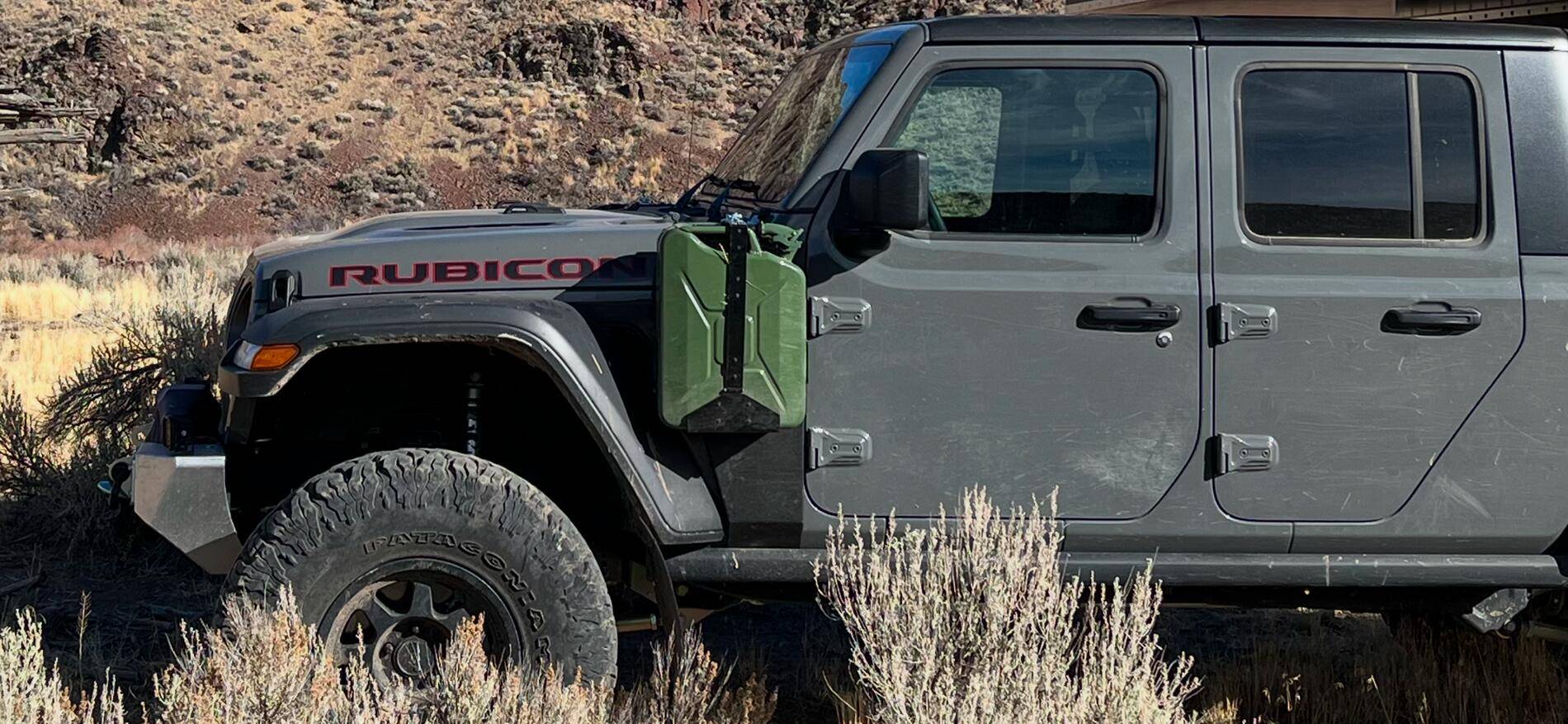 Jeep Gladiator Carrying gas cans IMG_7358