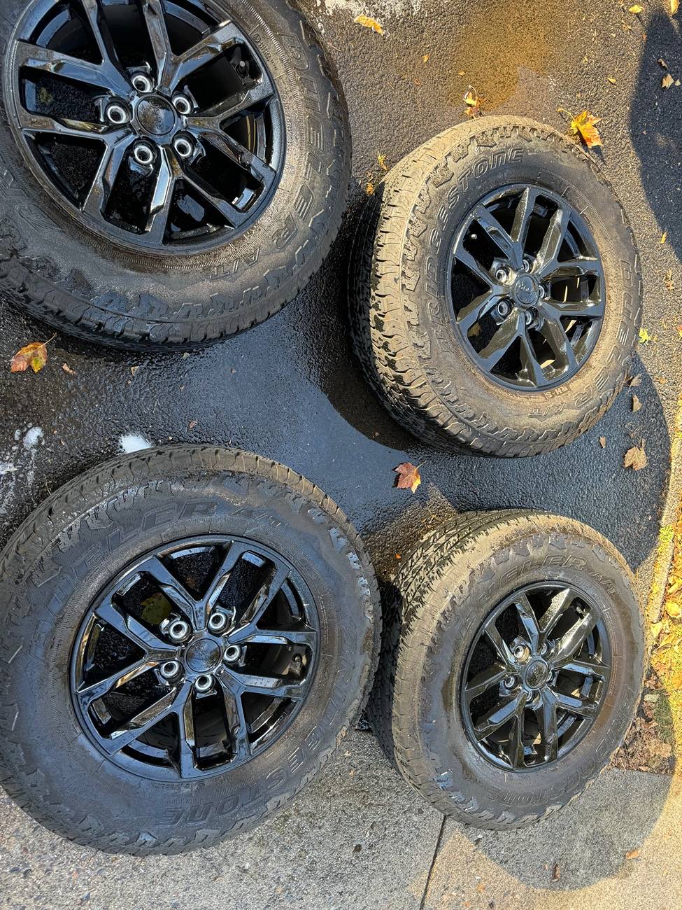 Jeep Gladiator 2023 Gladiator Freedom Edition Rims and tires IMG_2285