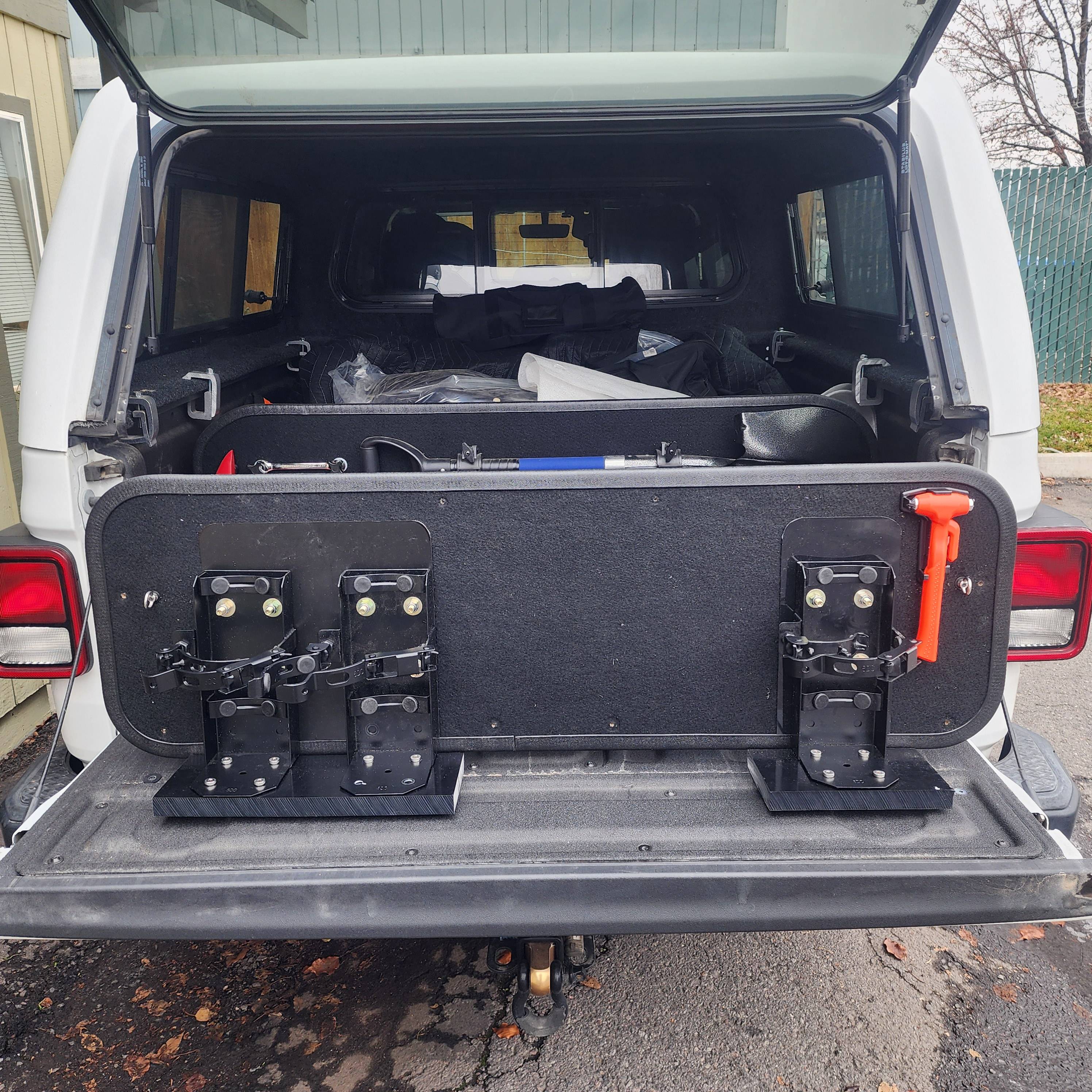 Jeep Gladiator Tailgate Mounted Fire Extinguishers 1000001475