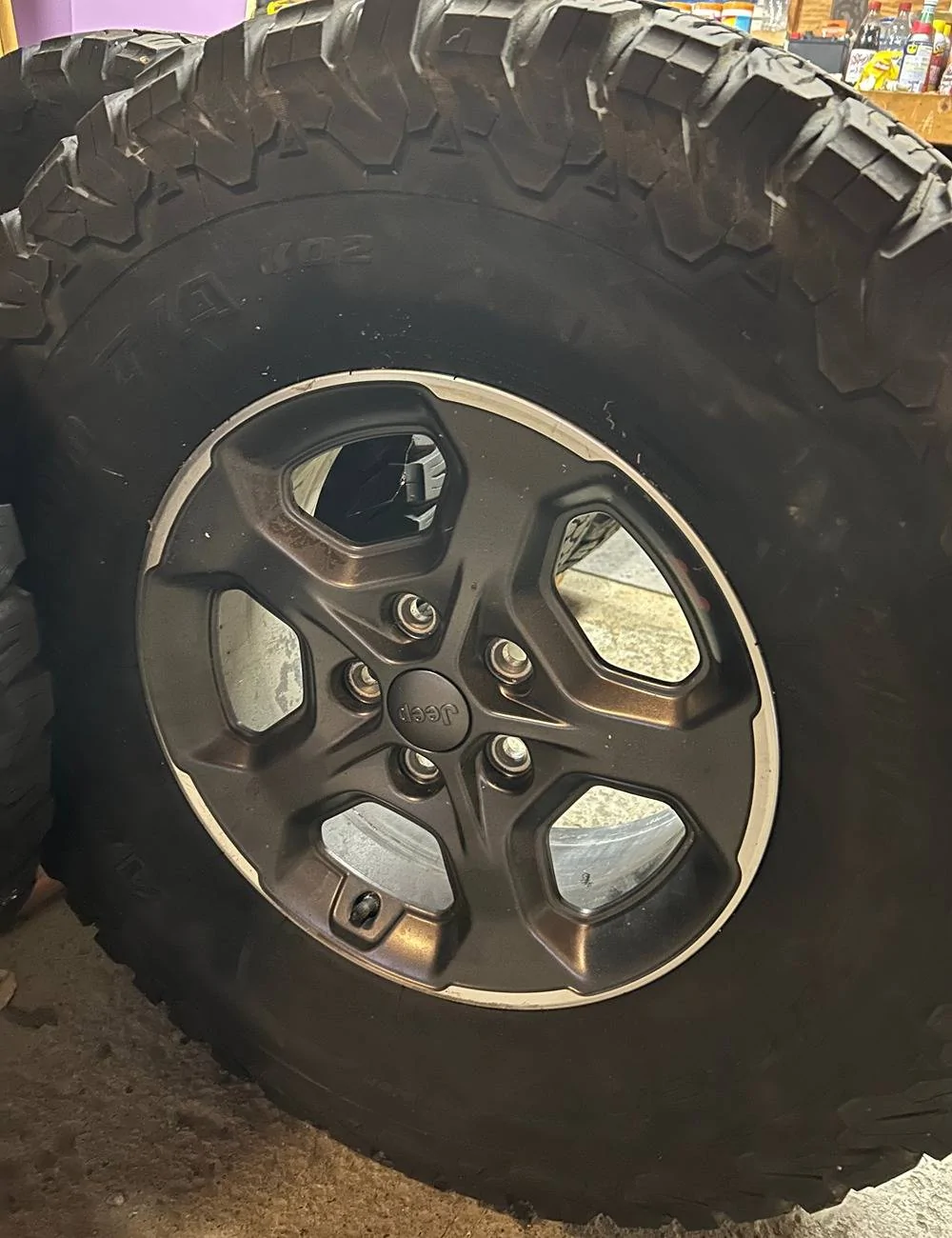 Jeep Gladiator PRICE DROP - 21 Rubi wheels + spare 35" KO2s $400 OBO IMG_8217