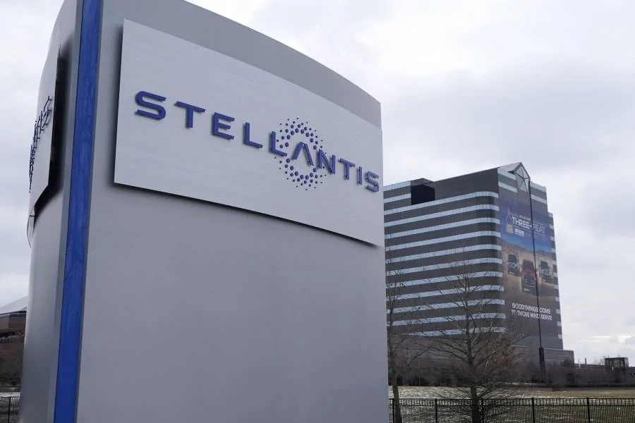 Jeep Gladiator Stellantis CEO Carlos Tavares resigns ARBFGUKPURBCPCVDB4FKYHROHI