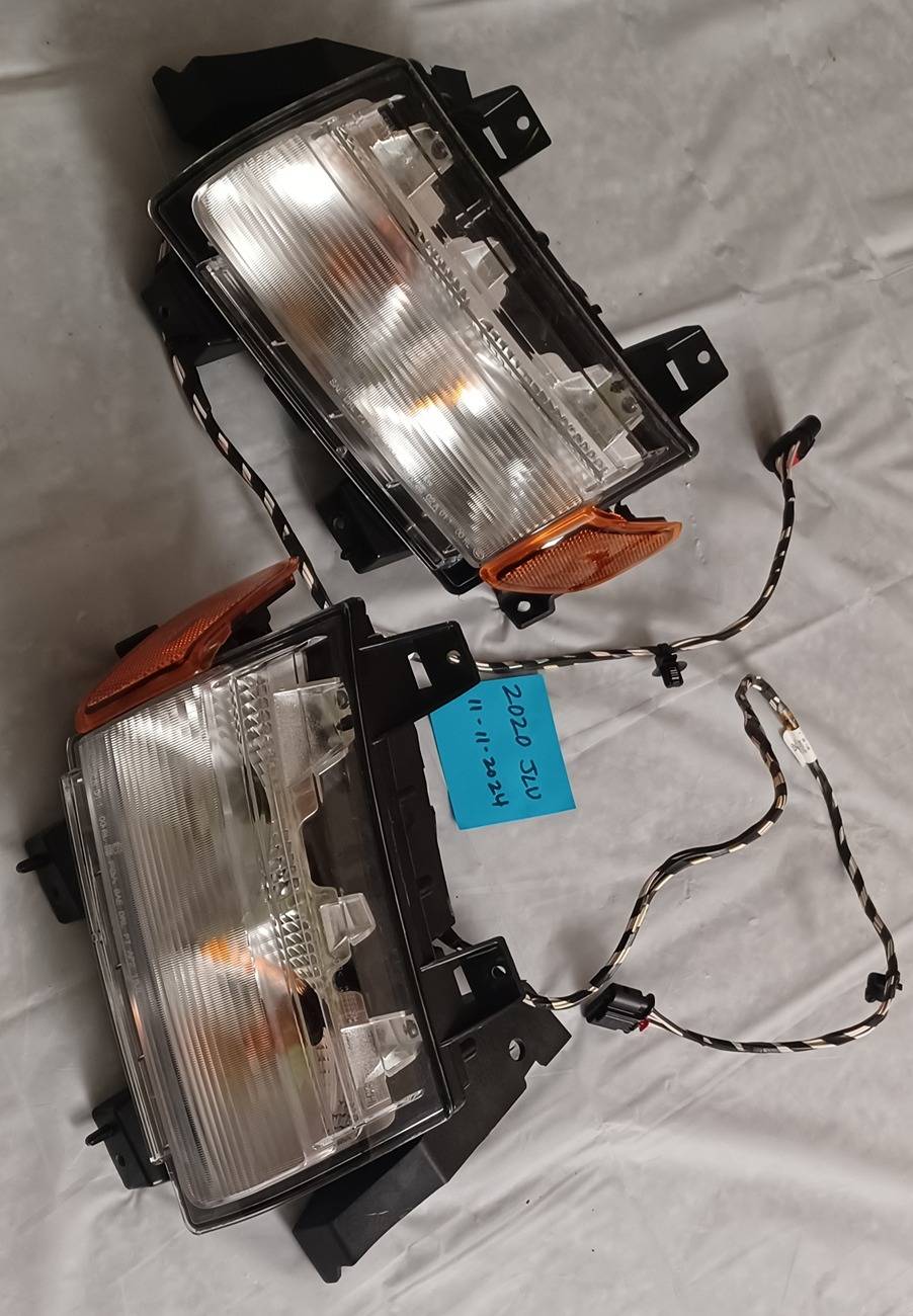 Jeep Gladiator NEW OEM turn signals,...NOT L.E.D. frtlights