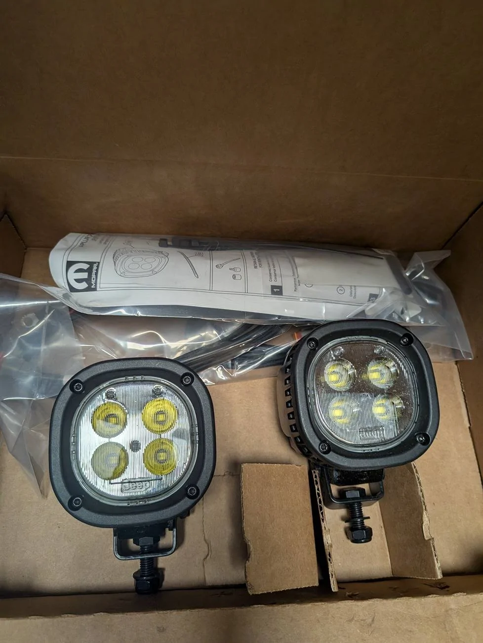 Jeep Gladiator OEM LED POD LIGHTS  82215385AC PXL_20241202_184916949.MP