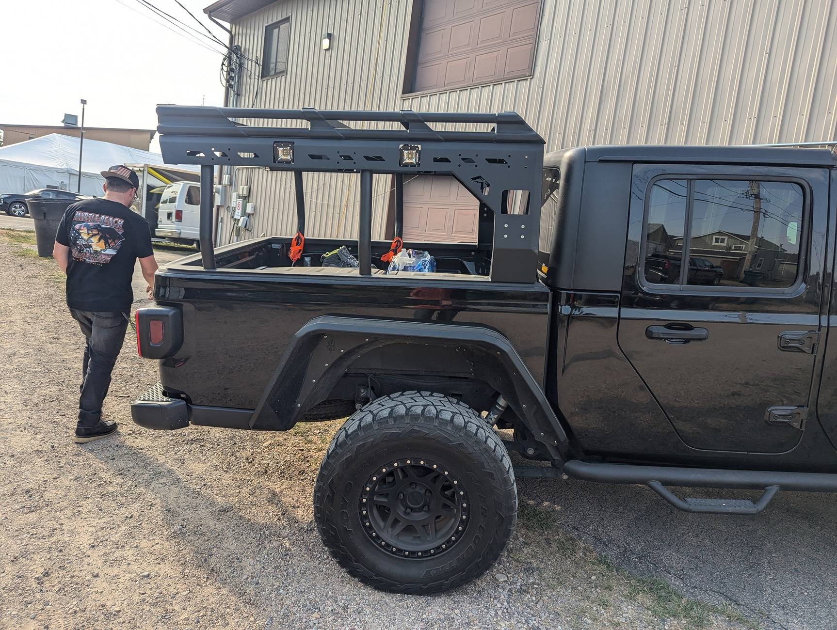 Jeep Gladiator Can someone Identify this bed rack? PXL_20240803_231425223.MP